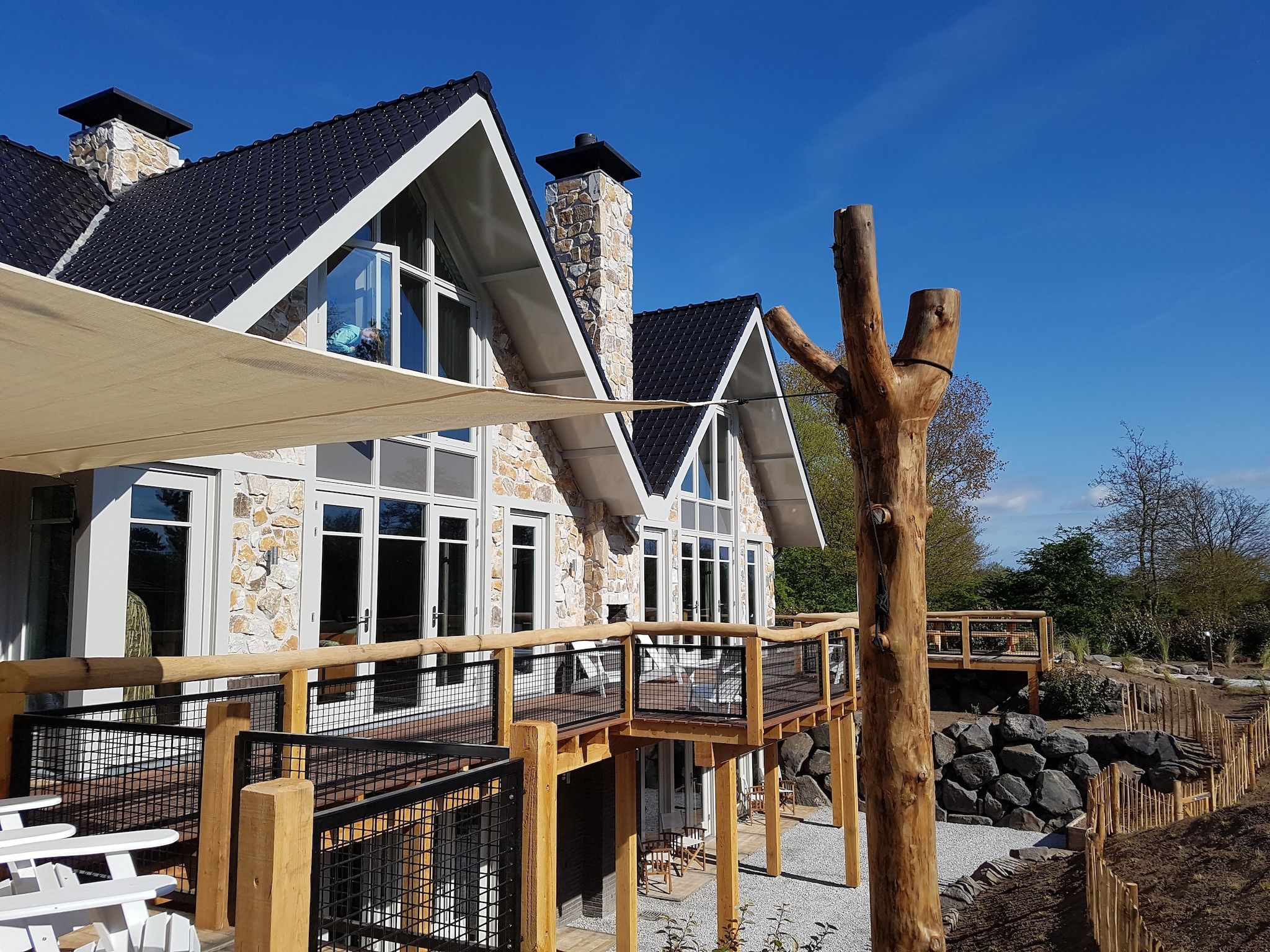 De buitenkant van Duinvilla Noordwijk in Noordwijk