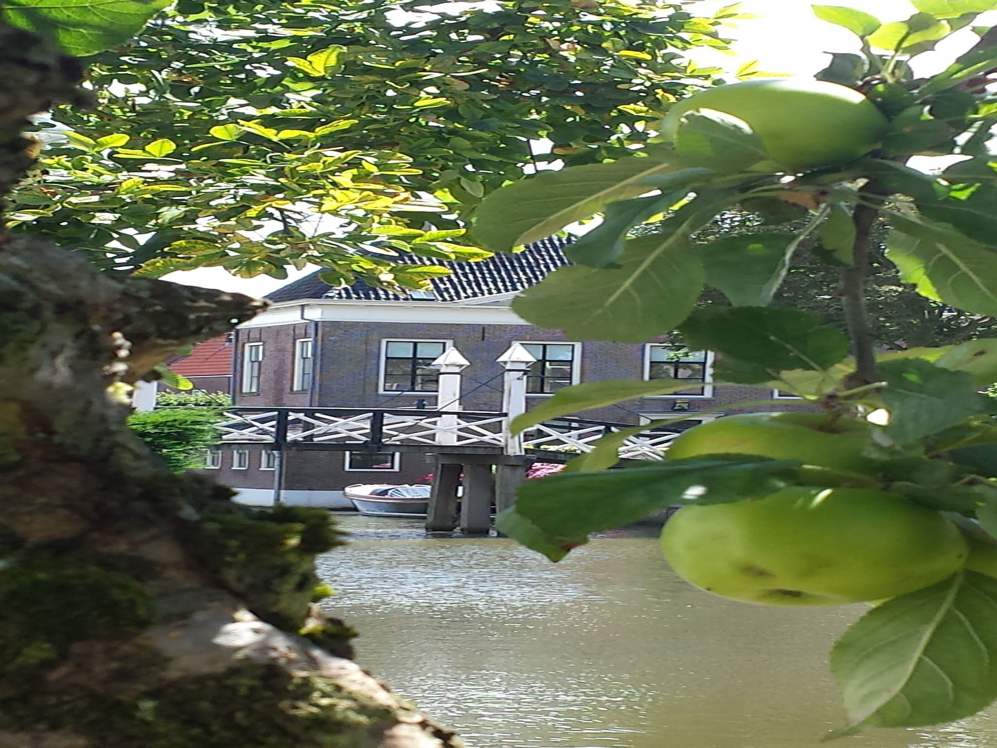 De buitenkant van Skippers Inn in Hindeloopen