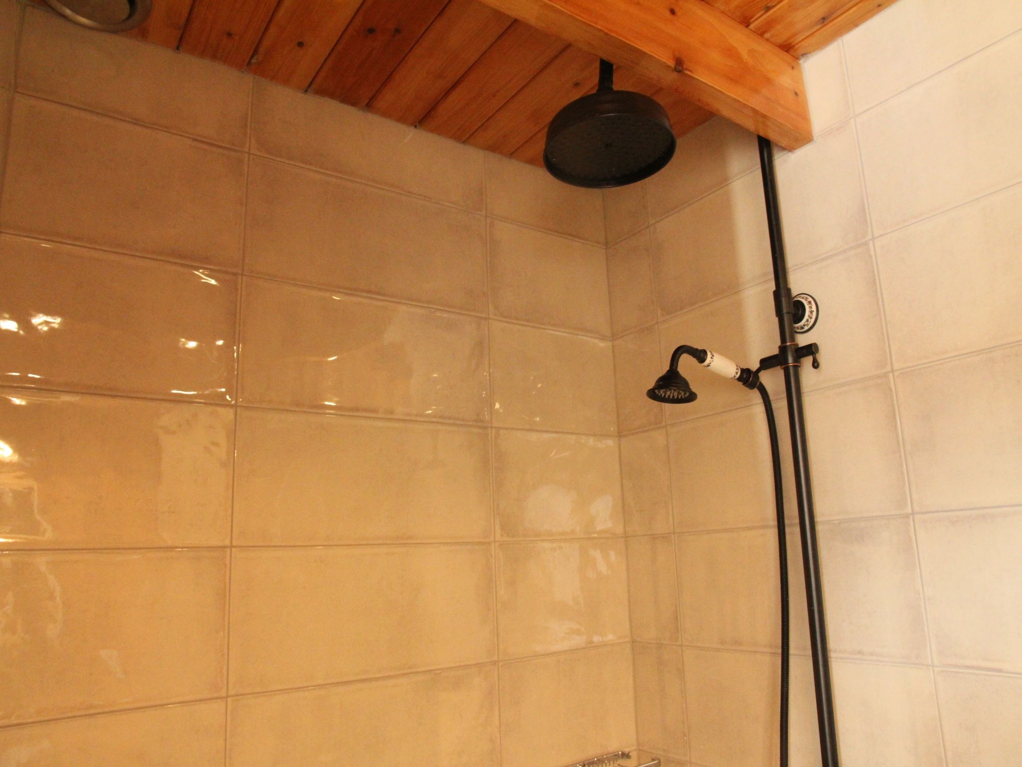 De badkamer van Skippers Inn in Hindeloopen