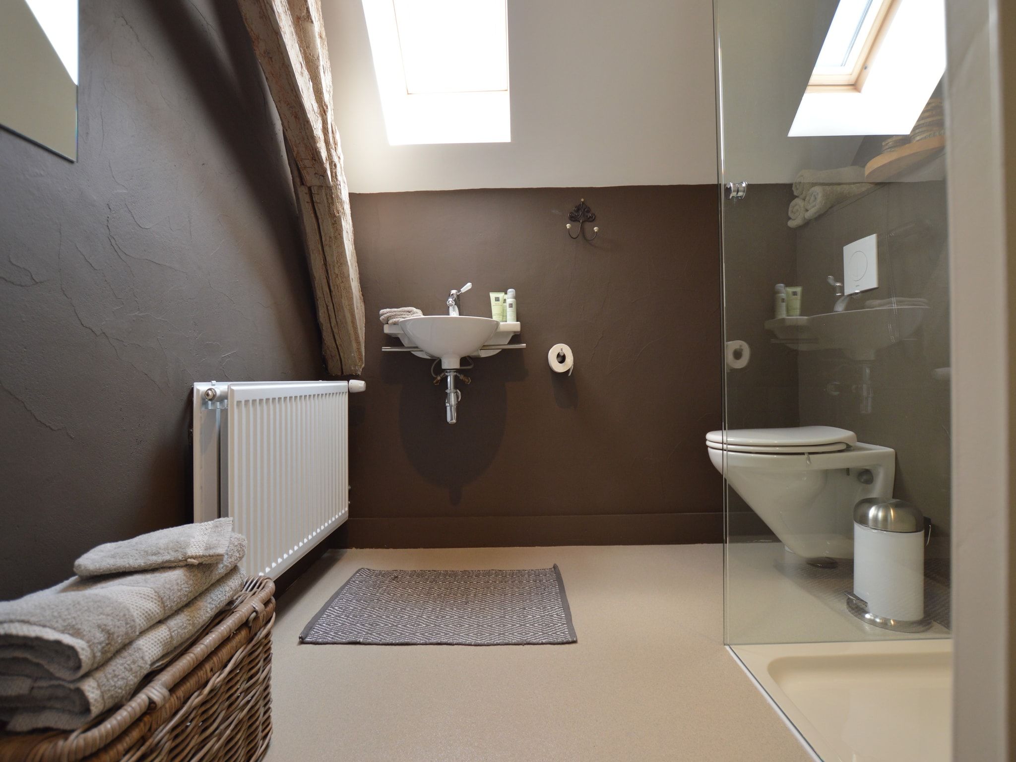 De badkamer van La Grande Maison Douce in Alphen