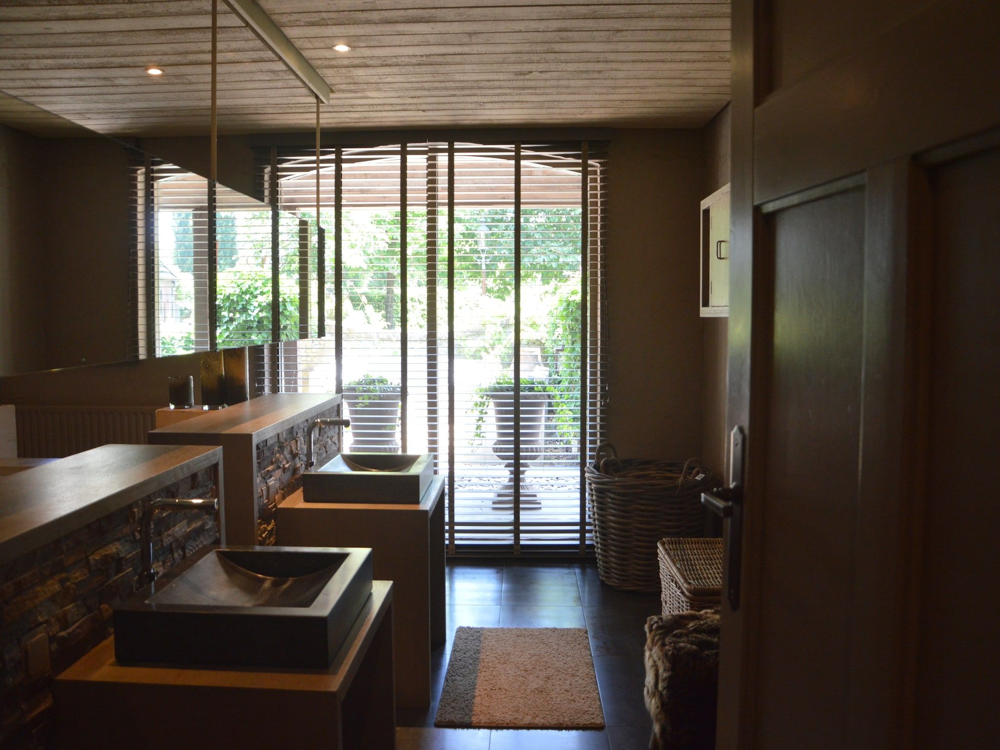 De badkamer van La Grande Maison Douce in Alphen