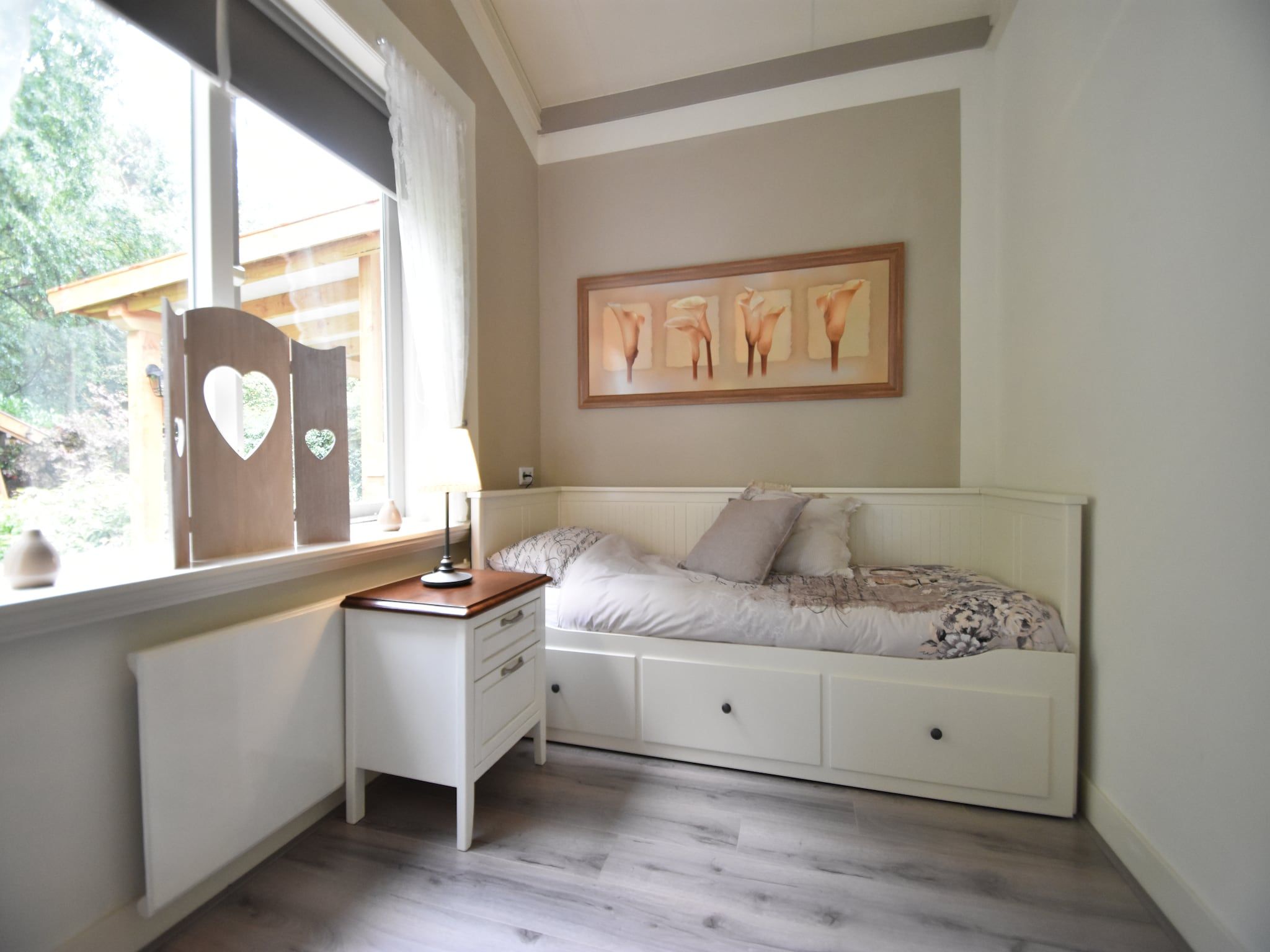 Een slaapkamer van 't Woudhuis in Holten