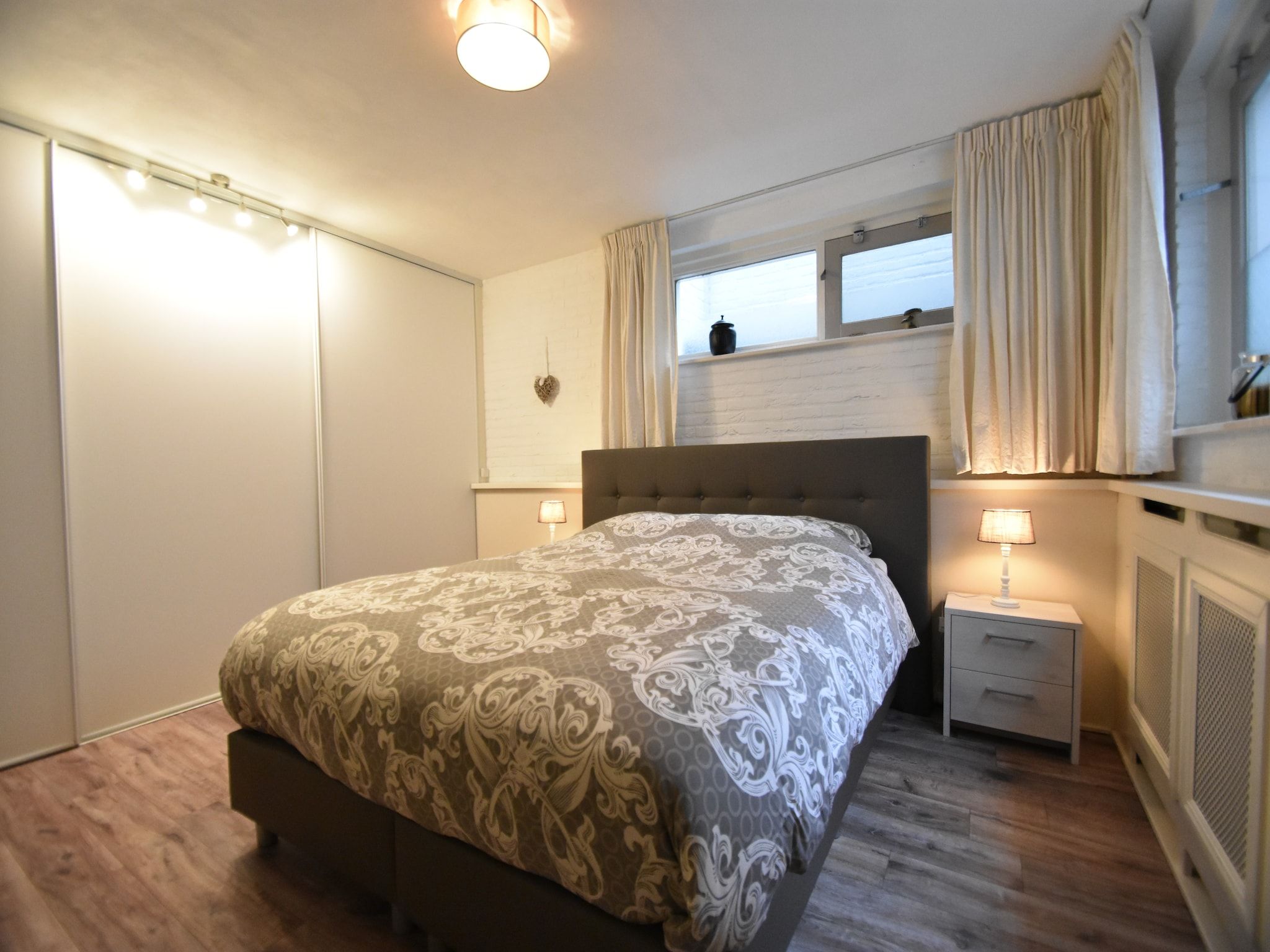 Een slaapkamer van 't Woudhuis in Holten