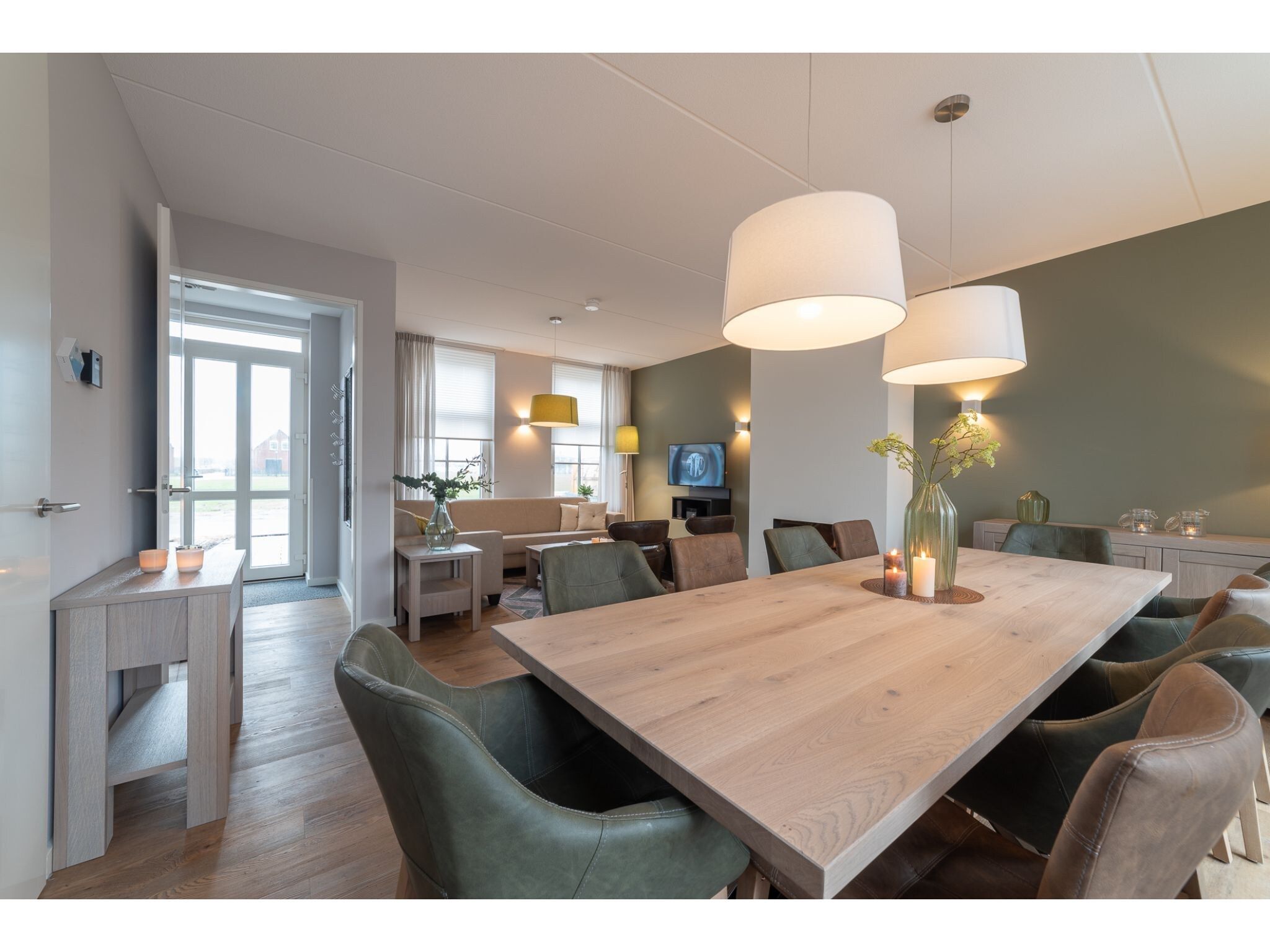 De woonkamer van 8 pers met jacuzzi in Colijnsplaat