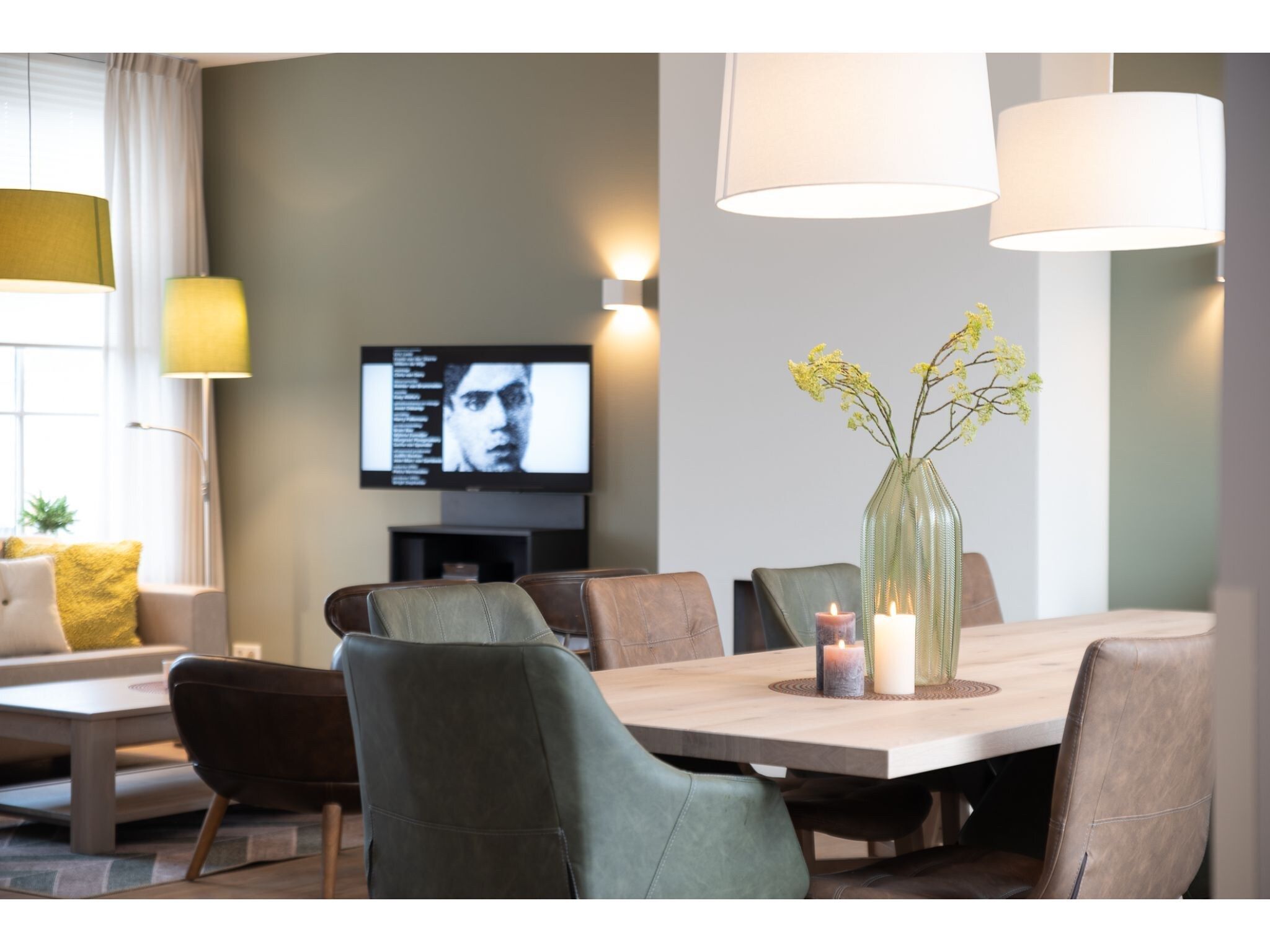 De woonkamer van 8 pers met jacuzzi in Colijnsplaat