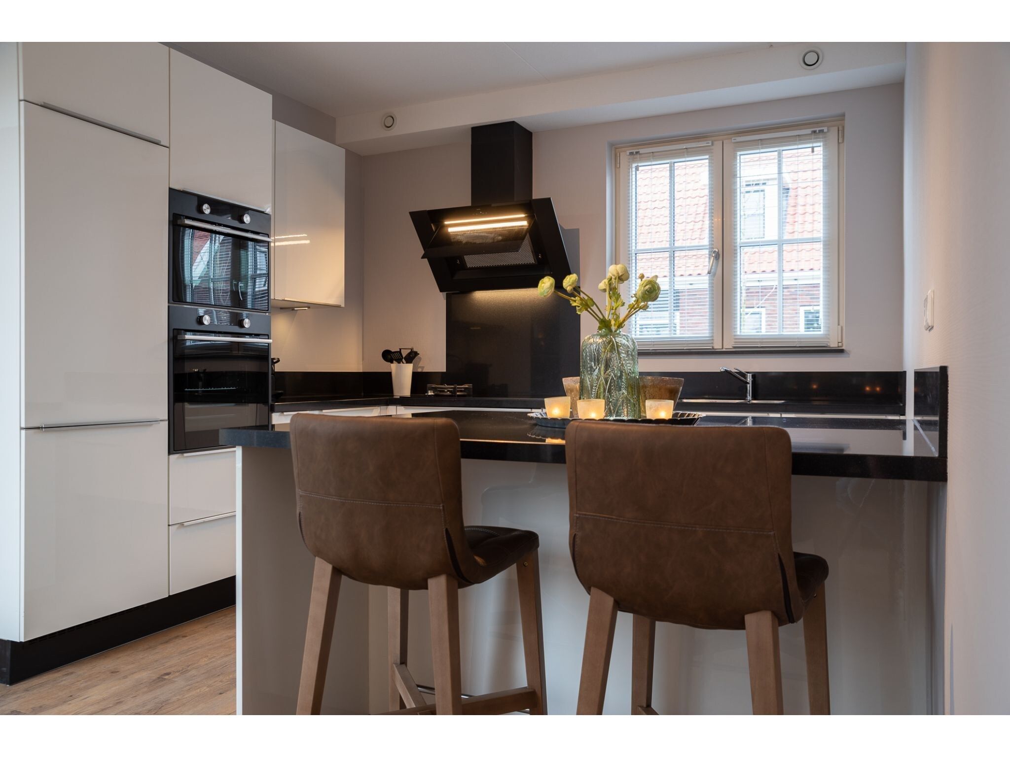 De keuken van 8 pers met jacuzzi in Colijnsplaat