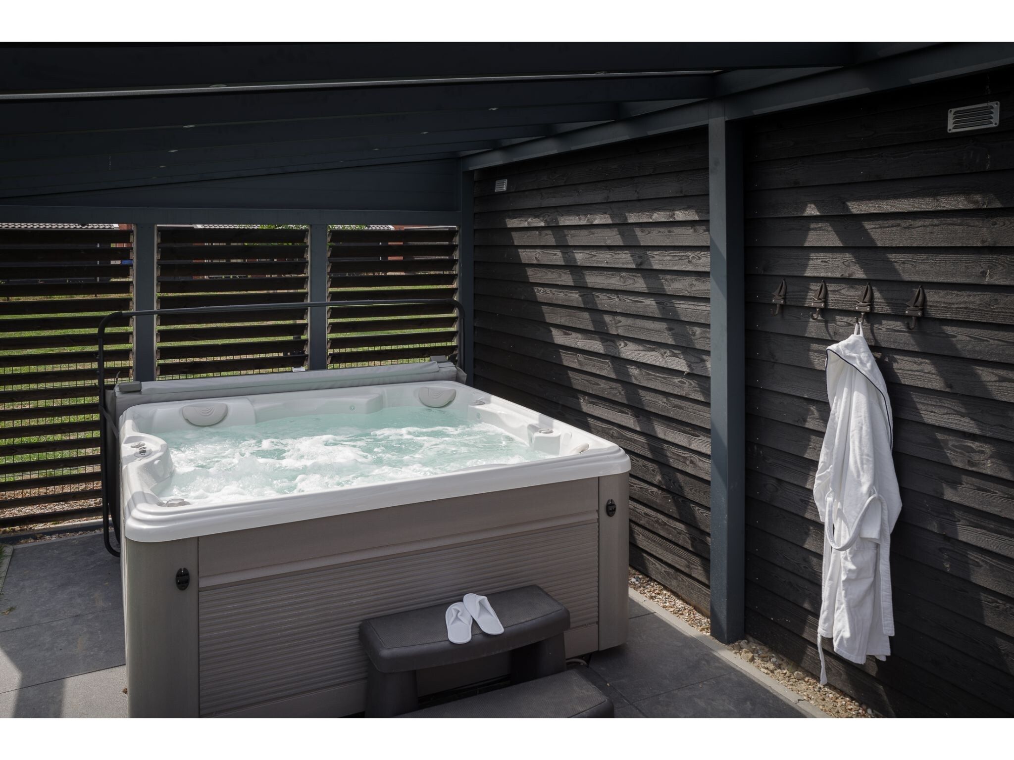 Wellness bij 8 pers met jacuzzi in Colijnsplaat