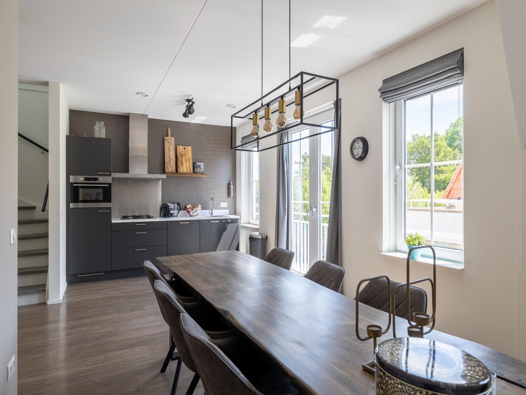 De eetkamer van appartement Kaapduinseweg 13 Dishoek 13D luxe 6p sauna in Koudekerke