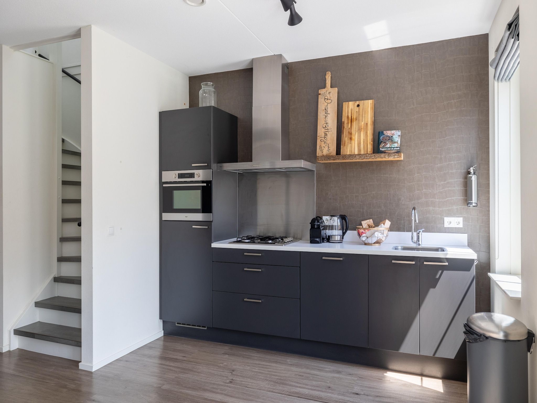 De keuken van appartement Kaapduinseweg 13 Dishoek 13D luxe 6p sauna in Koudekerke