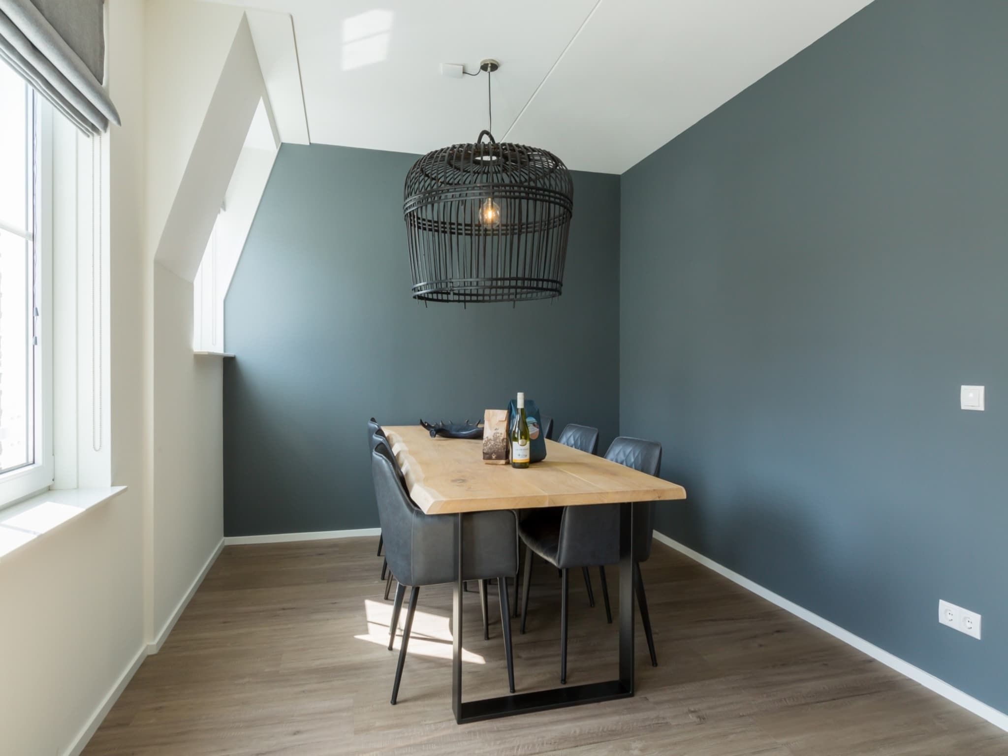 De eetkamer van Appartement Duinhof Dishoek 13F - 6 personen sauna in Koudekerke