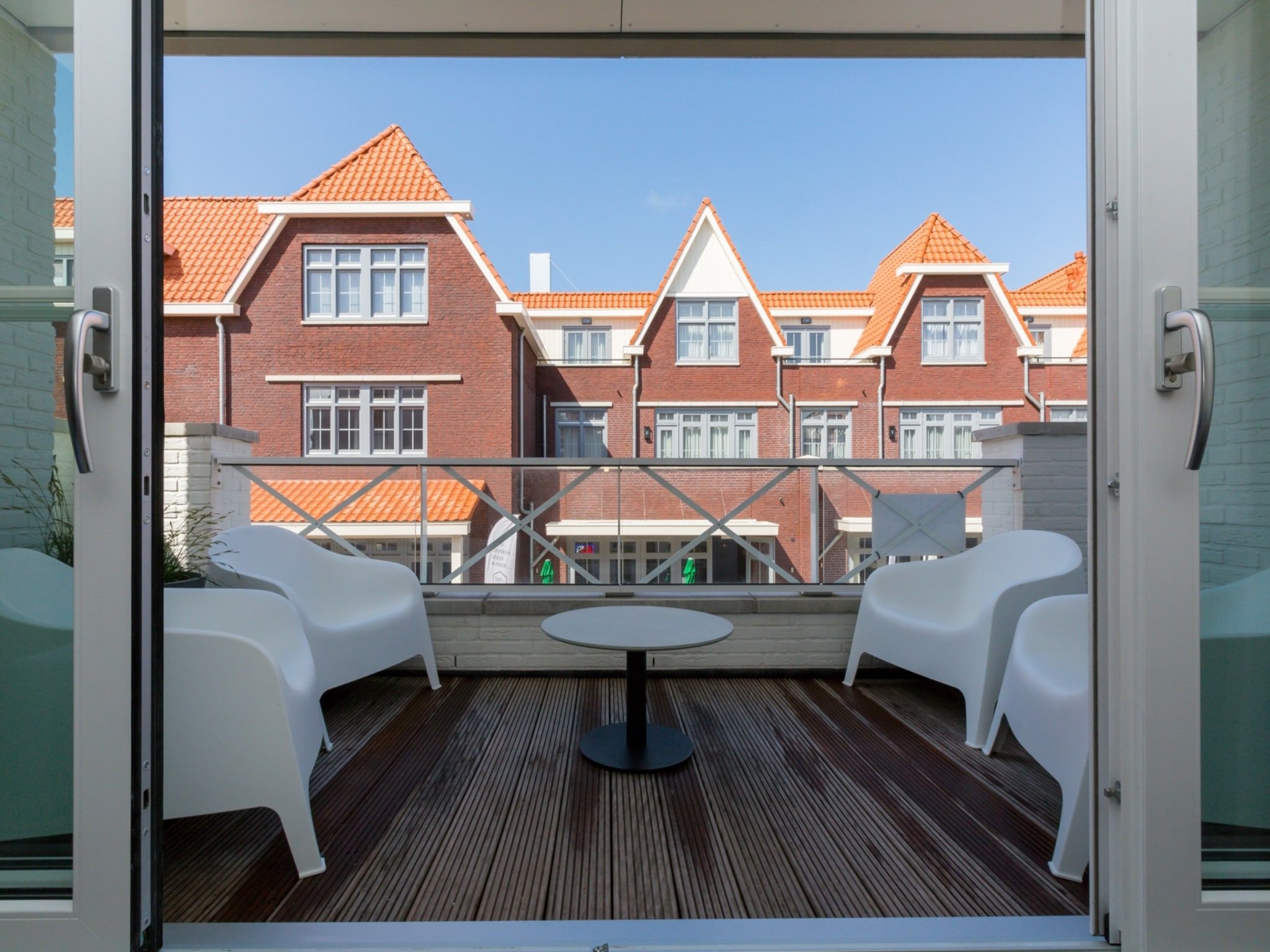 De buitenkant van Appartement Duinhof Dishoek 13F - 6 personen sauna in Koudekerke