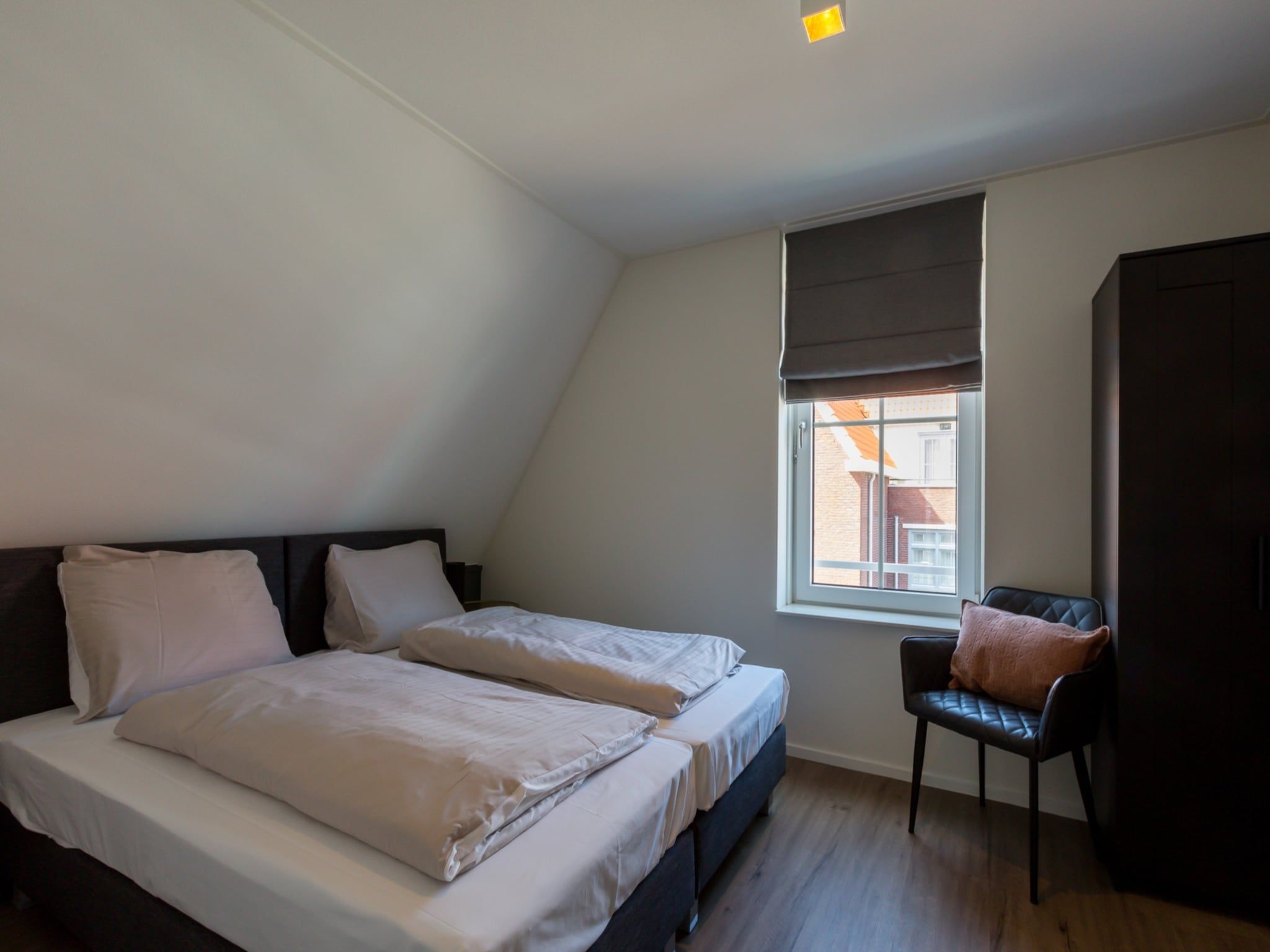 Een slaapkamer van Appartement Duinhof Dishoek 13F - 6 personen sauna in Koudekerke