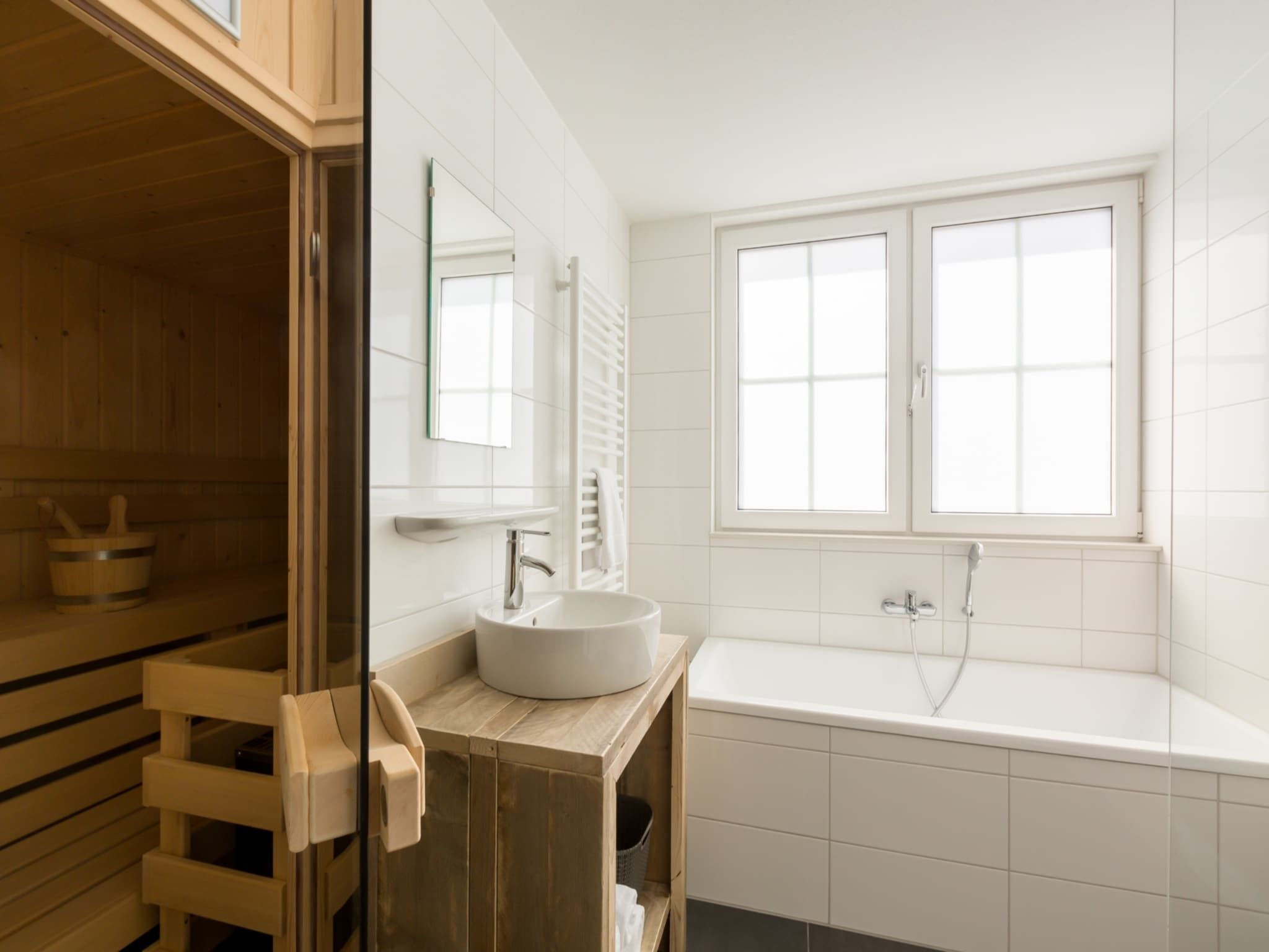 De badkamer van Appartement Duinhof Dishoek 13F - 6 personen sauna in Koudekerke
