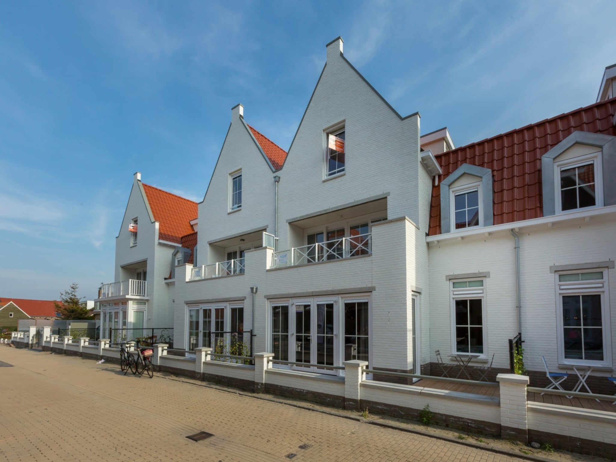 De buitenkant van Appartement Duinhof Dishoek 13F - 6 personen sauna in Koudekerke
