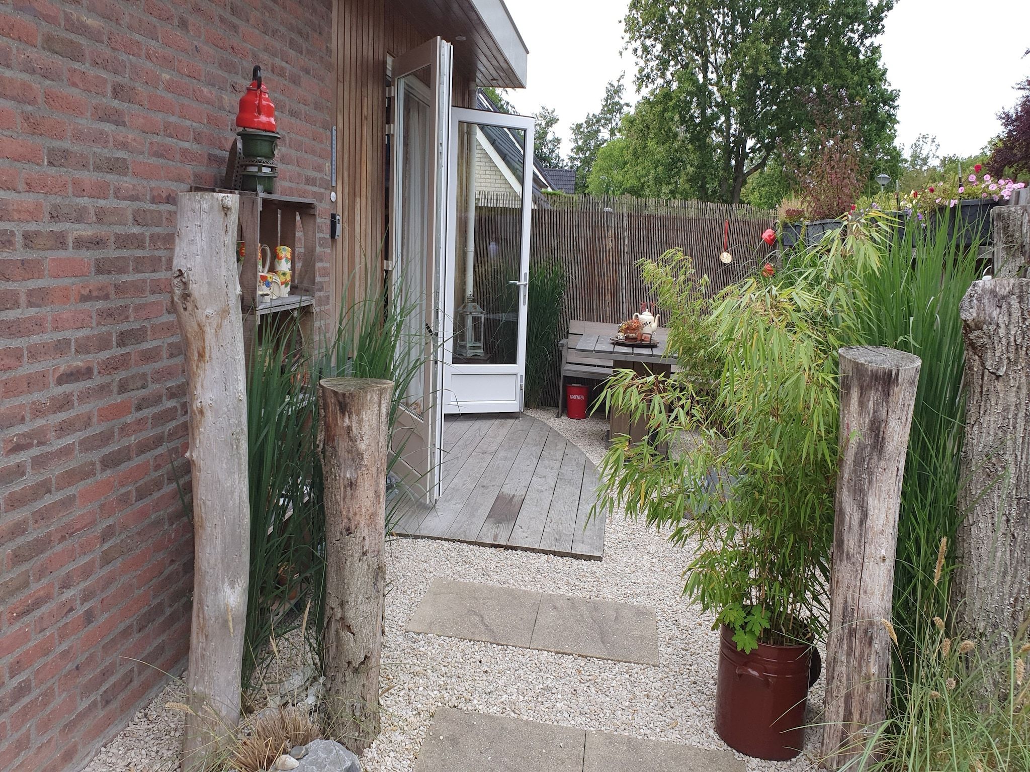 De buitenkant van Sannie's Place in Kamperland