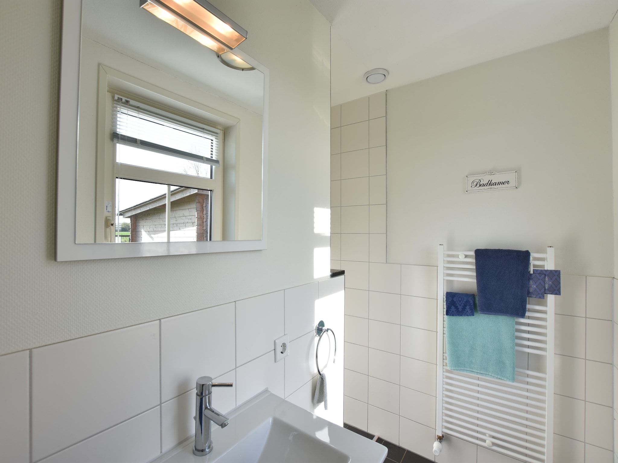 De badkamer van Krokus 10 in Breskens