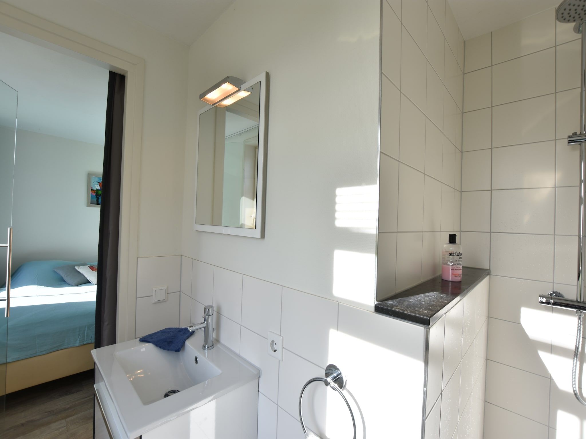 De badkamer van Krokus 10 in Breskens