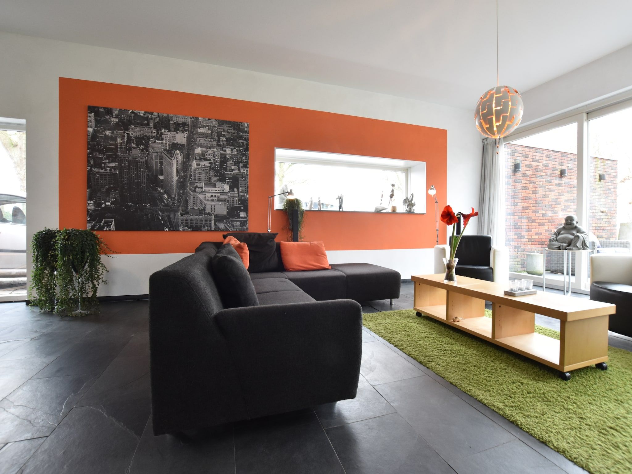 De woonkamer van Villa Luttenberg in Luttenberg