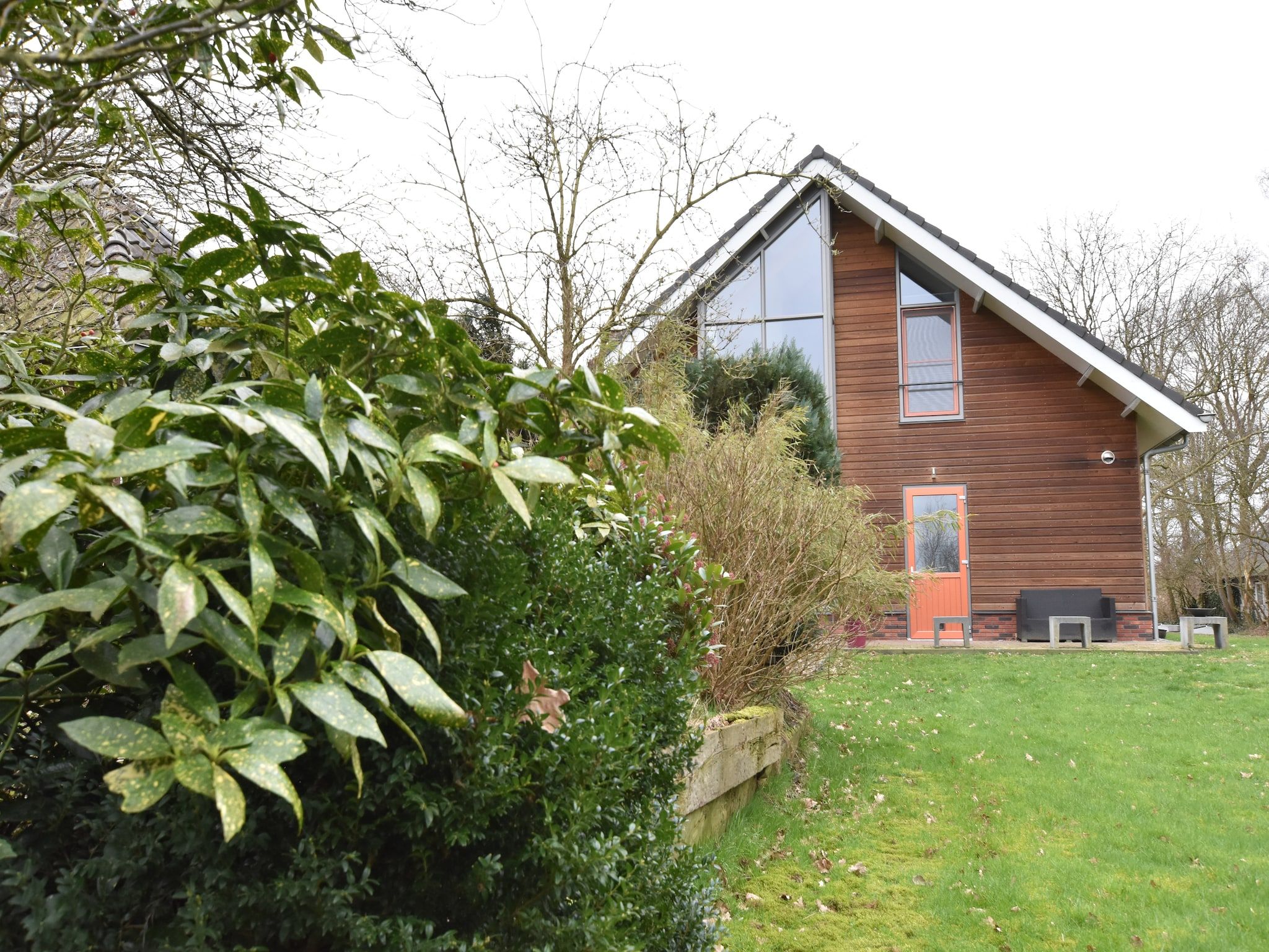 De buitenkant van Villa Luttenberg in Luttenberg