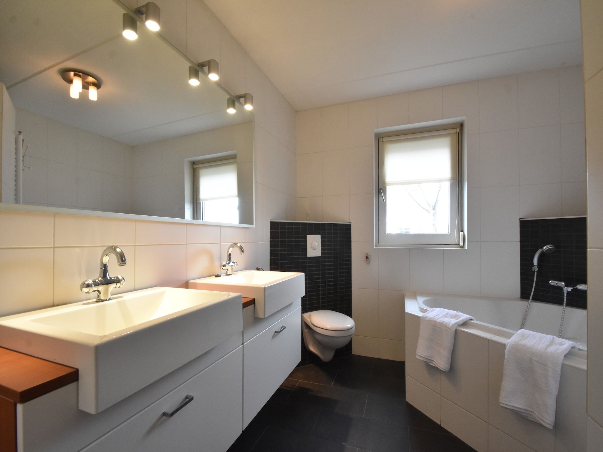 De badkamer van Bosruiter in Zeewolde