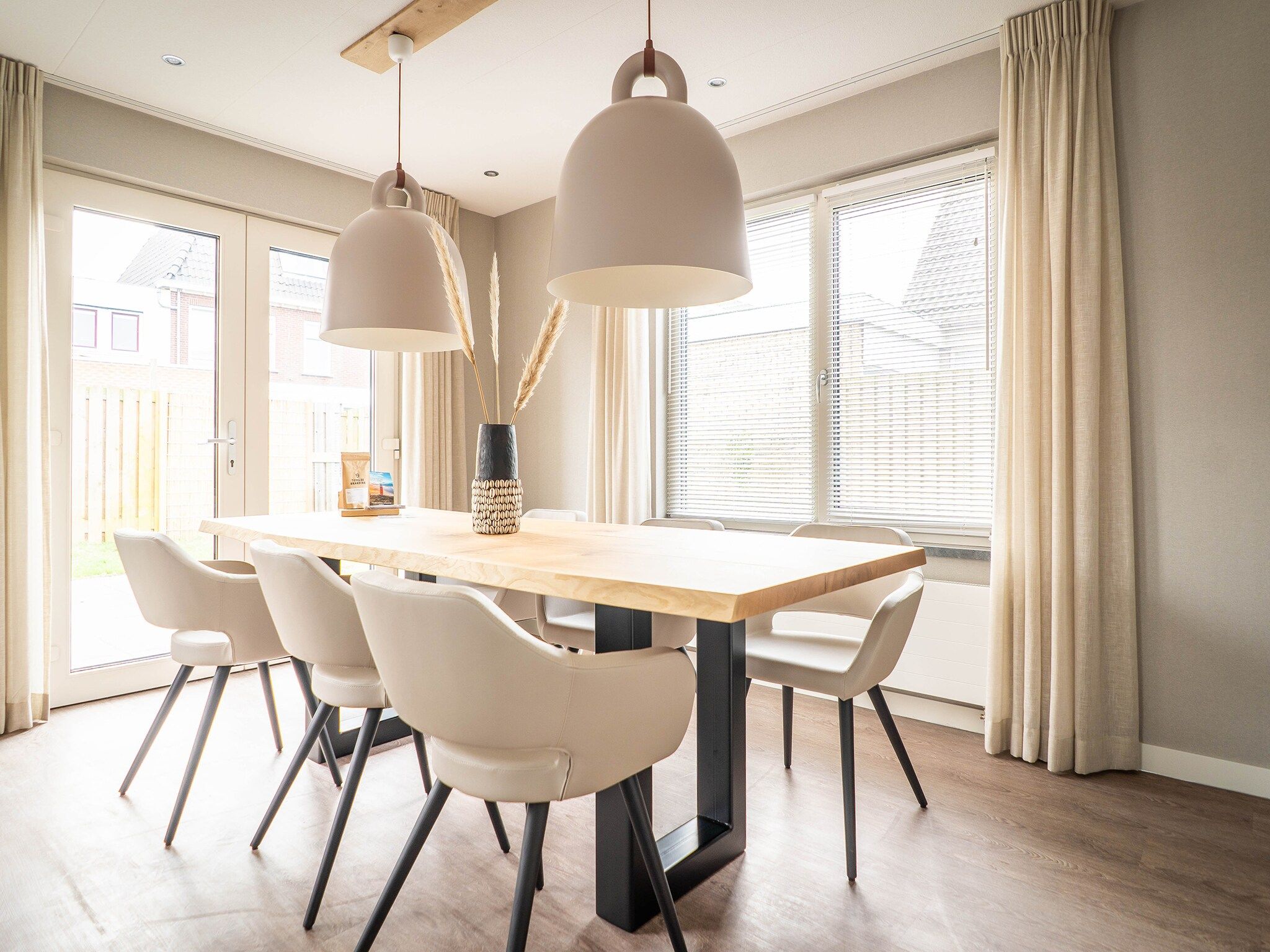 De eetkamer van Hodshonstraat B-10 in de Cocksdorp Texel