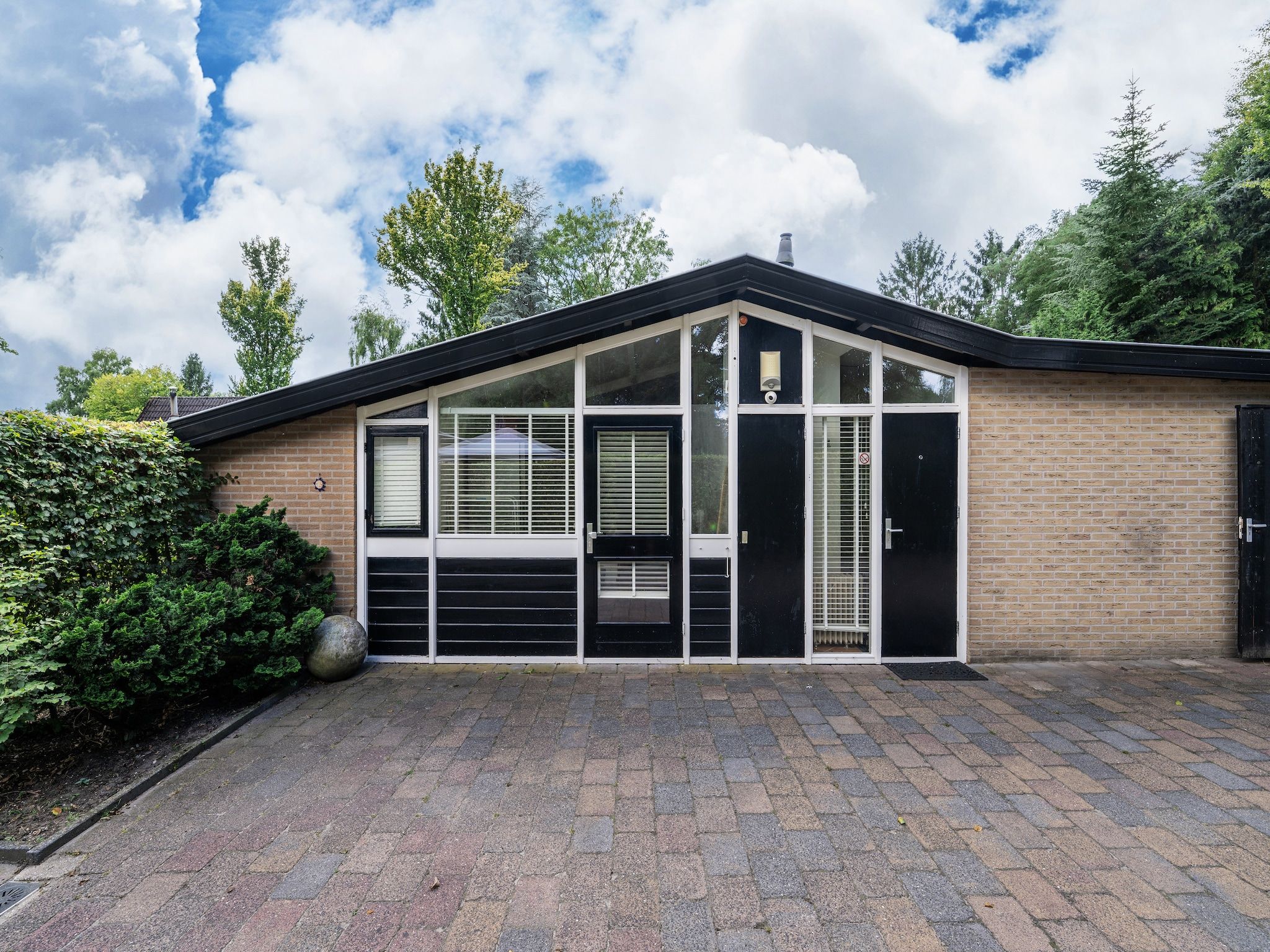 De buitenkant van 't Voortsche Boshuys in Voorthuizen