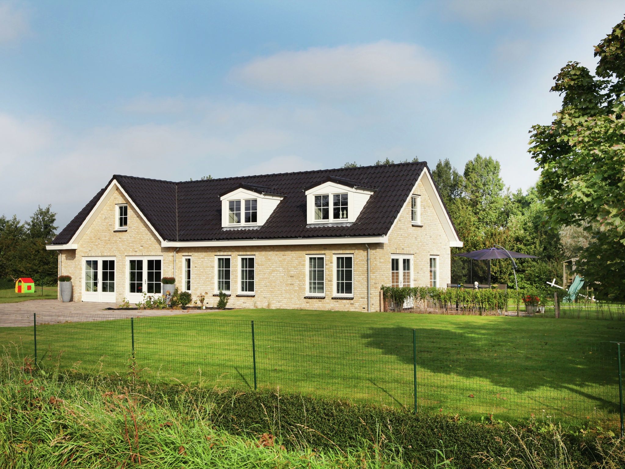 De buitenkant van Scoreldame 6-persoons in Schoorldam