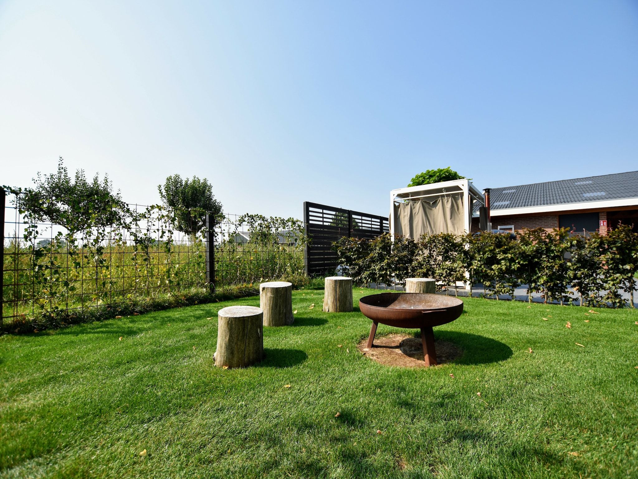 De tuin van Villa Grenszicht in Megchelen