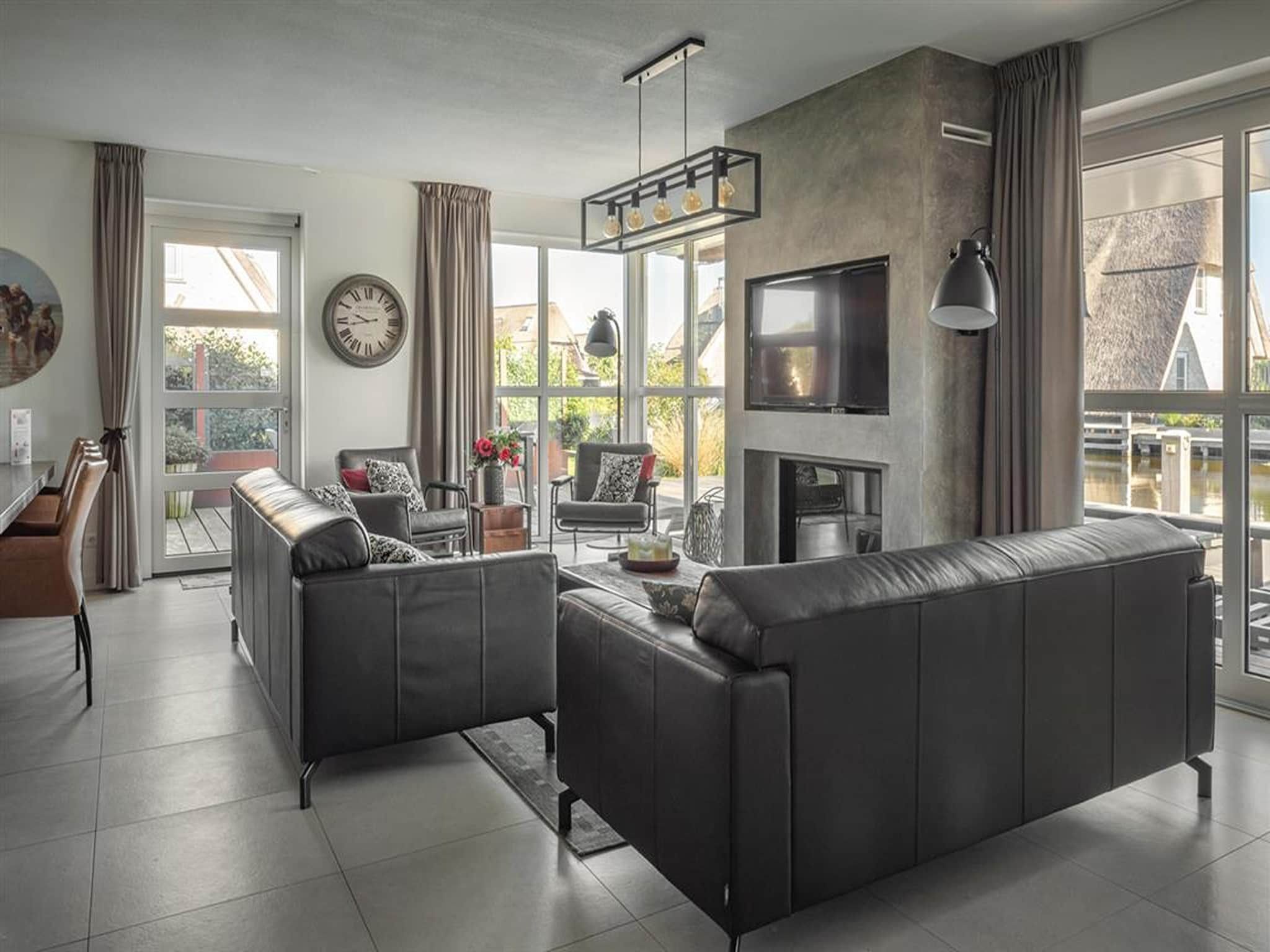 De woonkamer van Friese Meren Villa's 7 in Delfstrahuizen