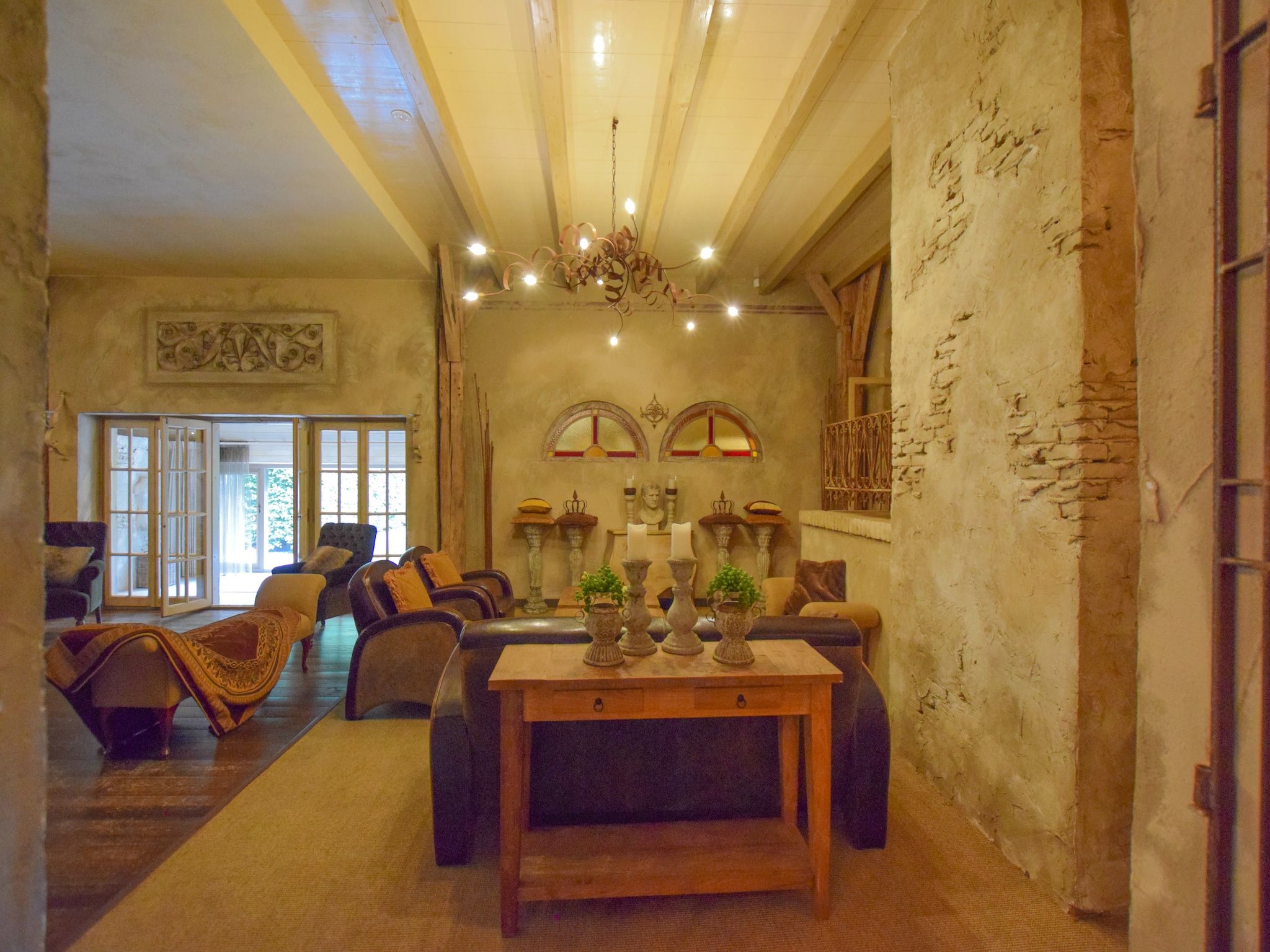 De woonkamer van La Maison Douce in Alphen