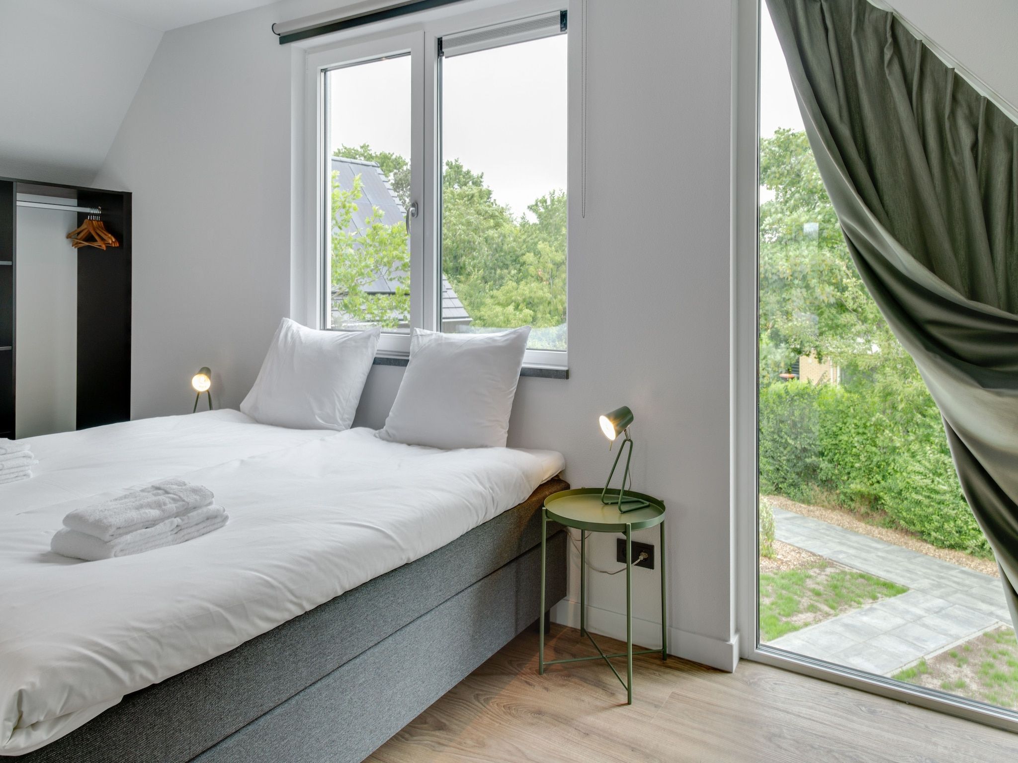 Een slaapkamer van De Koog nr 1 - 6 pers woning de luxe in De Koog Texel