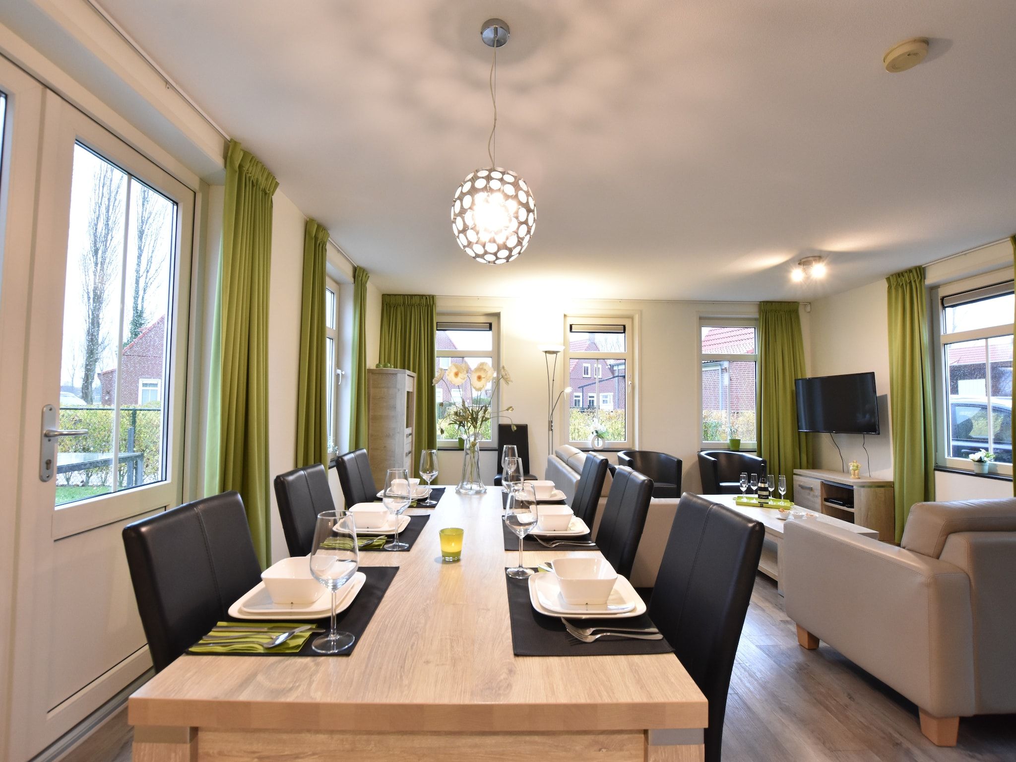 De eetkamer van Krokus 18 in Breskens
