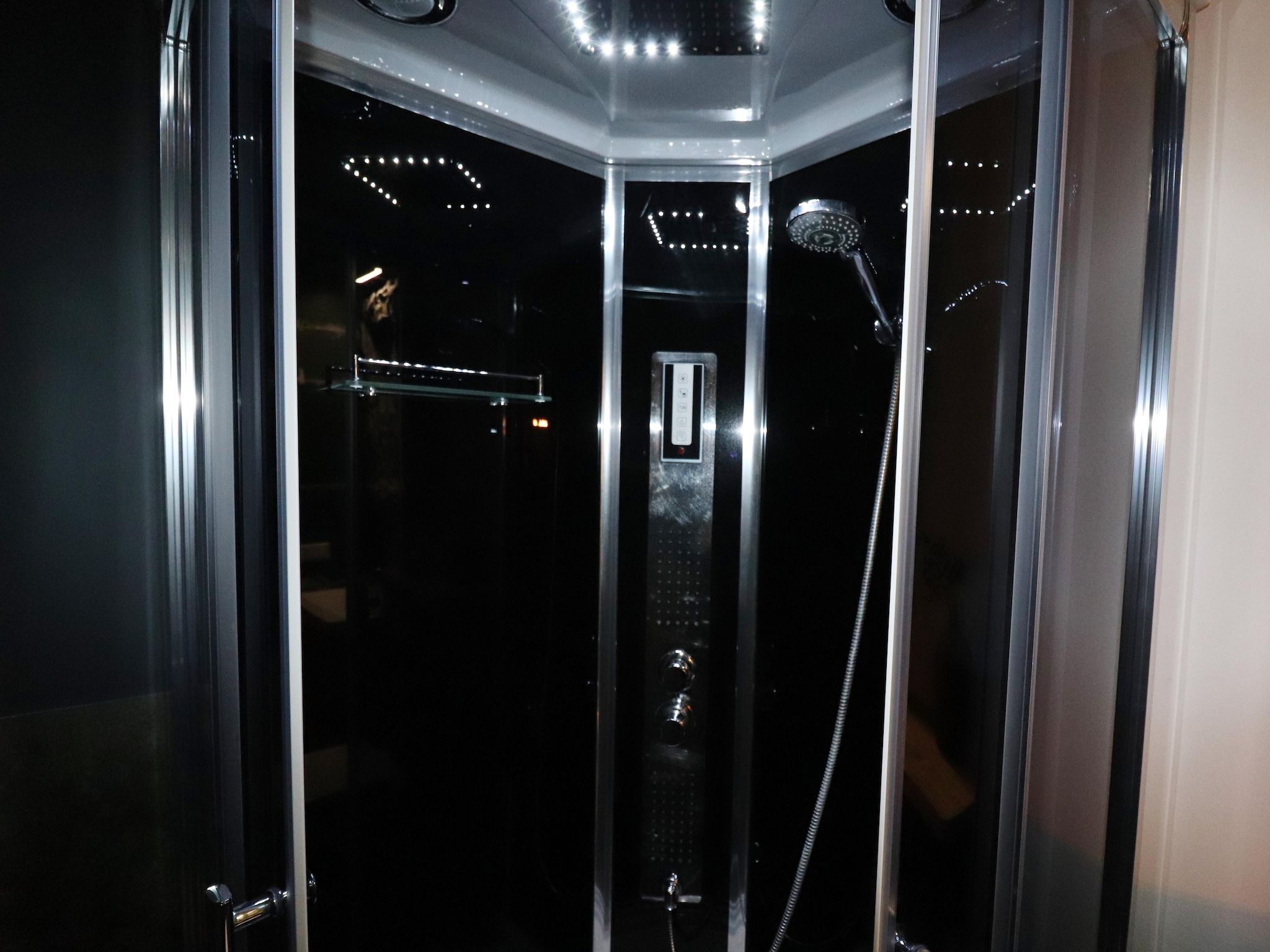 De badkamer van Vakantiehuis 'Het Atelier' in Sleen