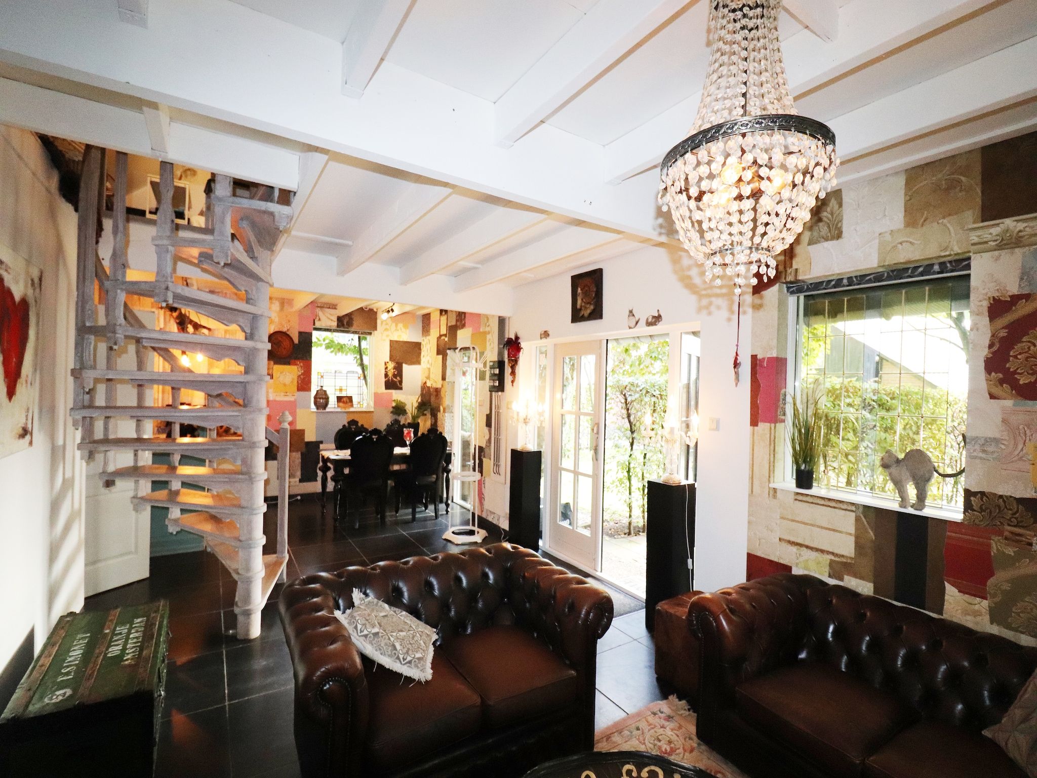 De woonkamer van Vakantiehuis 'Het Atelier' in Sleen