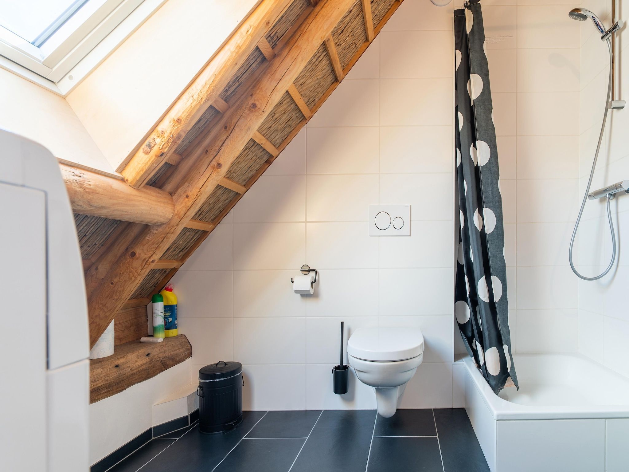 De badkamer van woonboerderij in Staphorst voor 6 personen in Rouveen