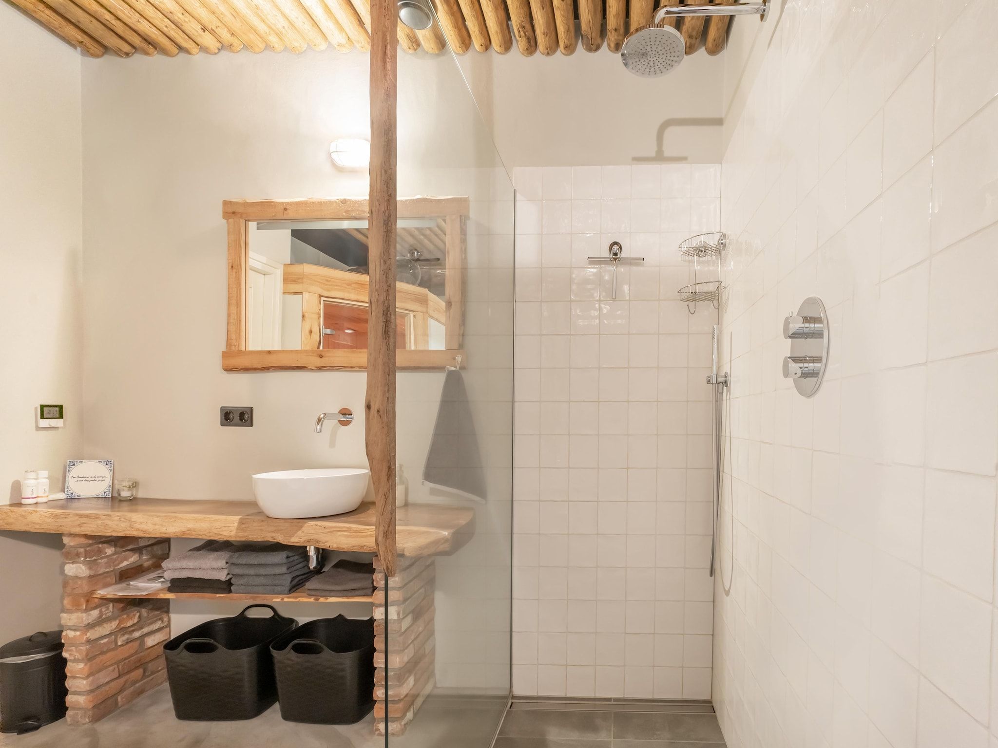 De badkamer van woonboerderij in Staphorst voor 6 personen in Rouveen