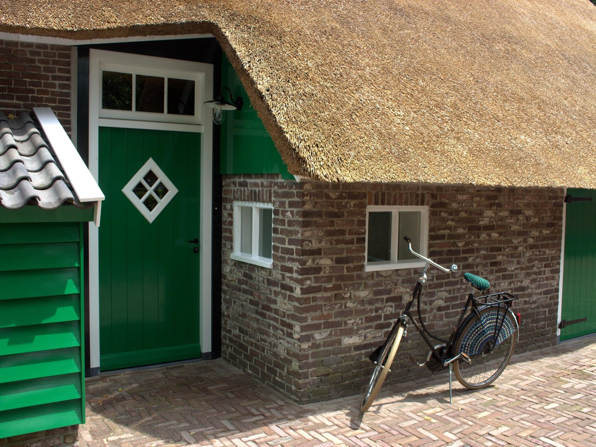 Het terras van woonboerderij in Staphorst voor 6 personen in Rouveen