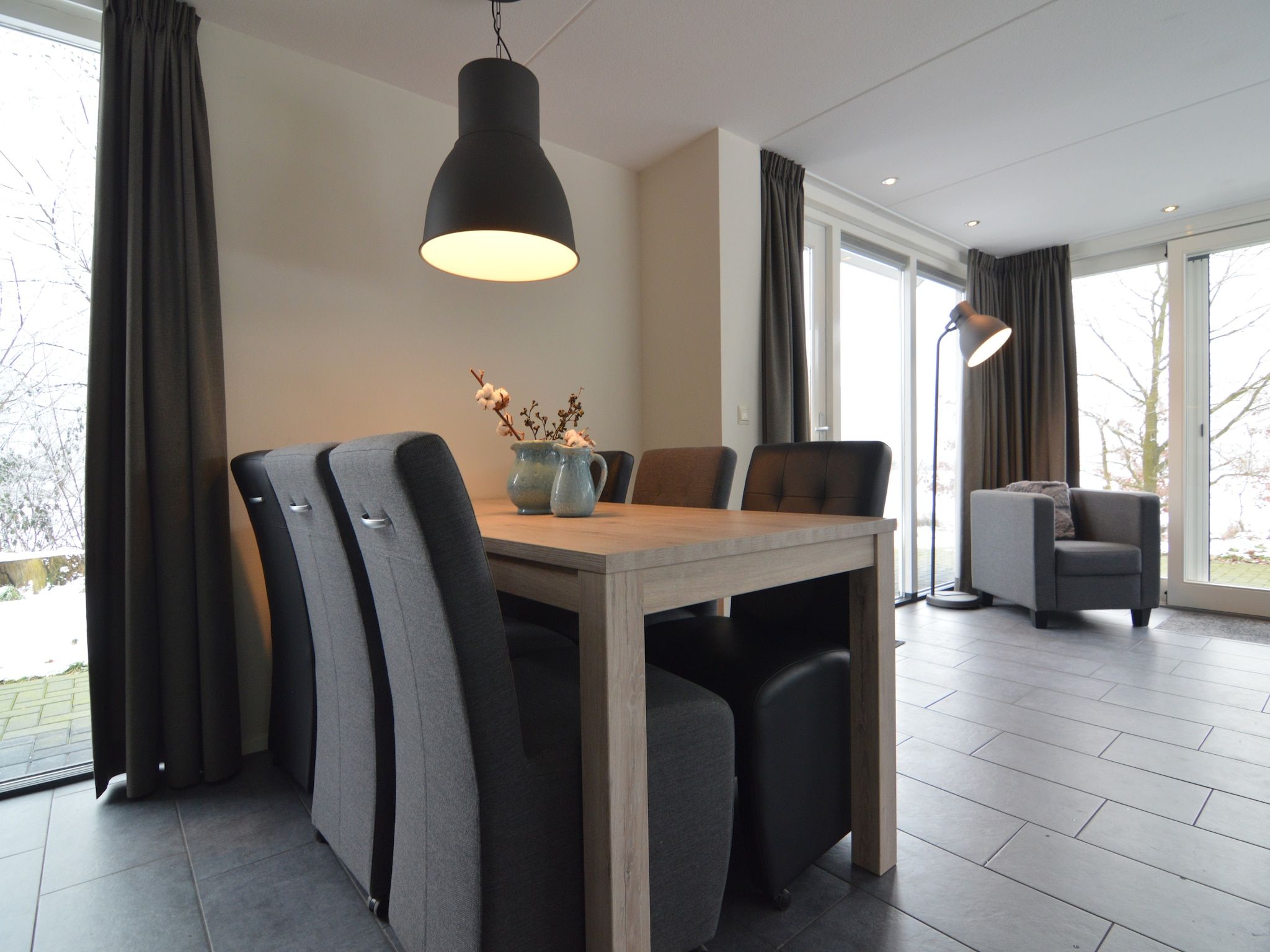 De eetkamer van Uitzicht in Reutum