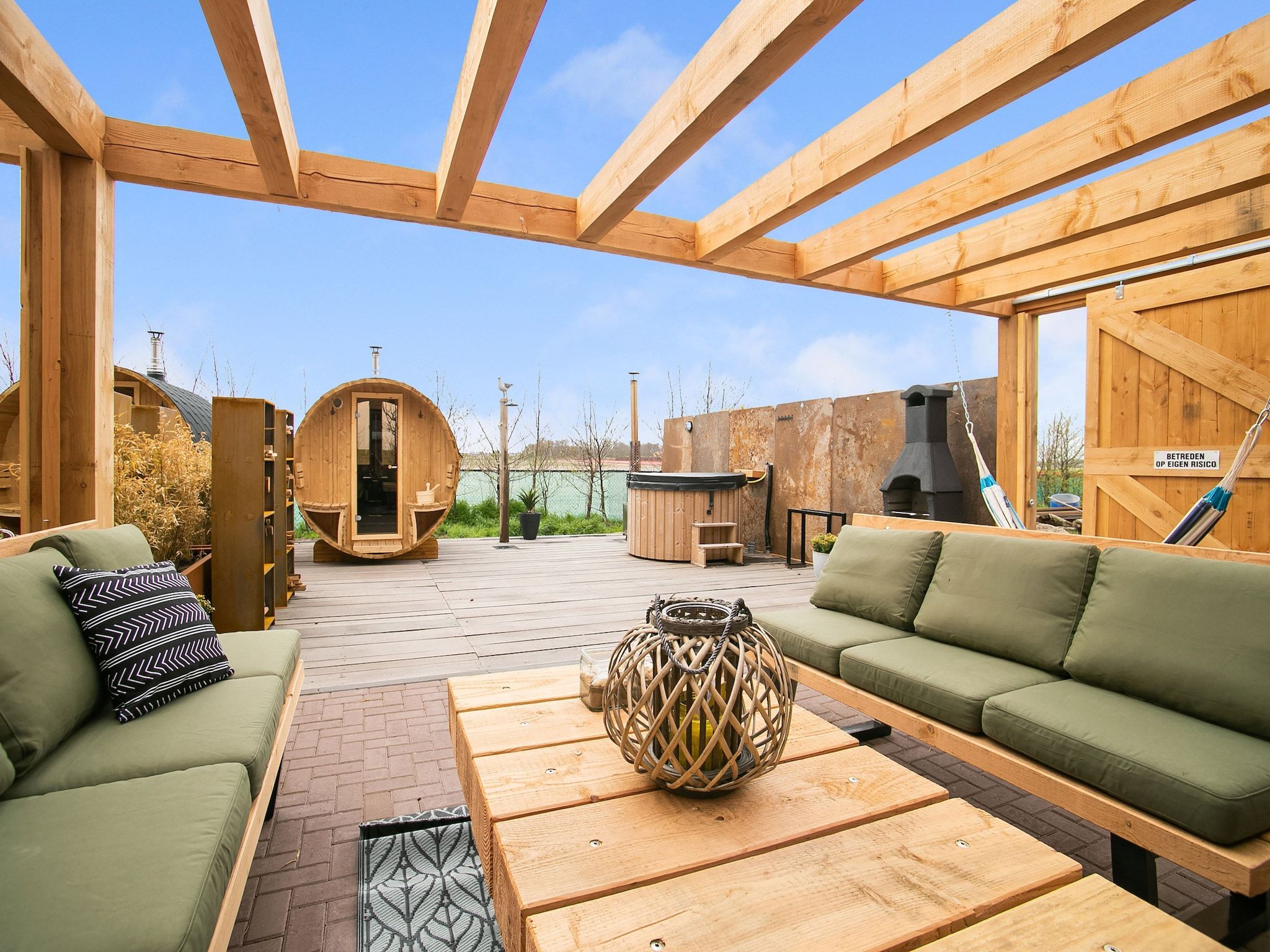 Het terras van Hazenborgh - Duinhuis 1 in Callantsoog