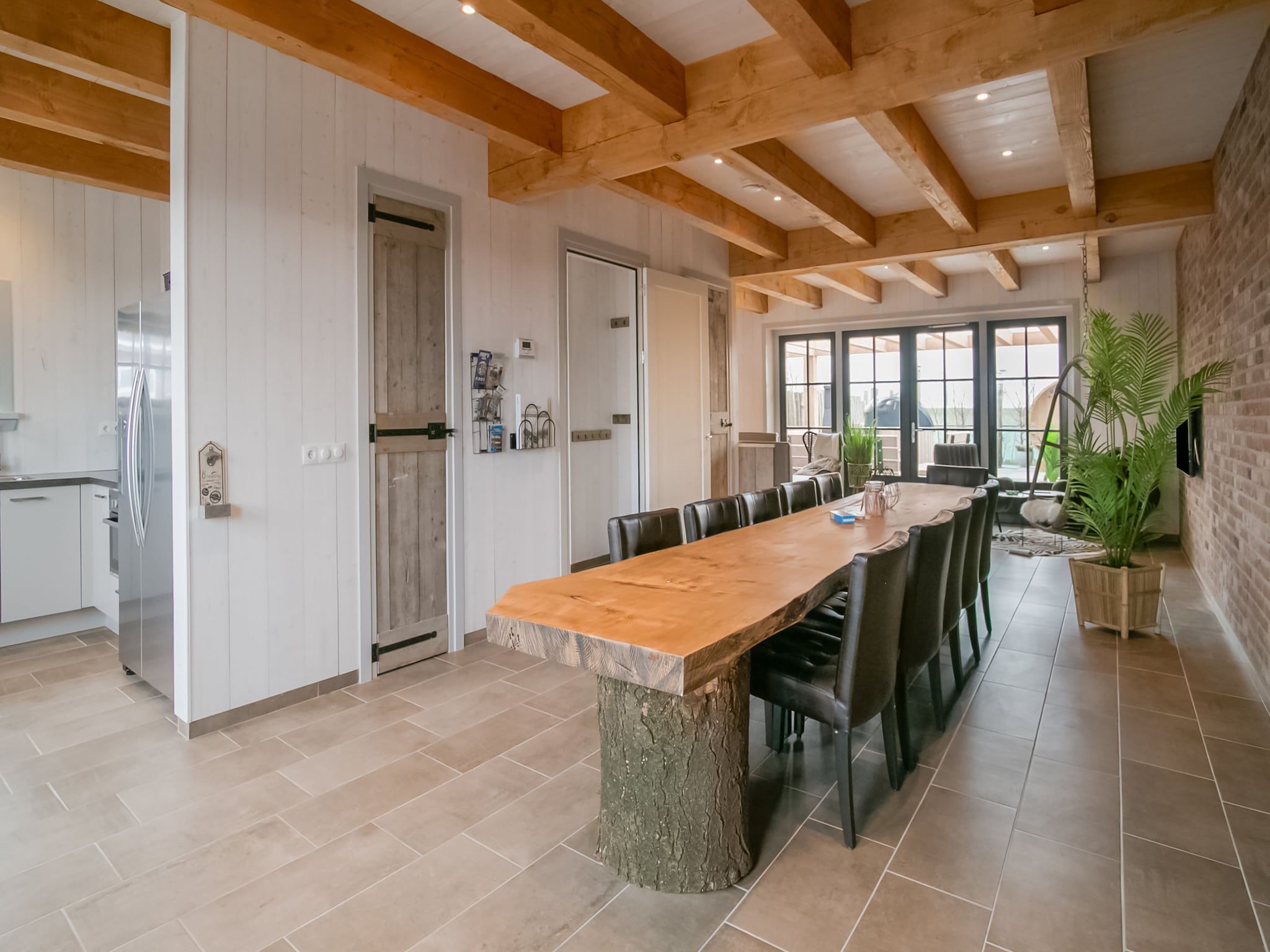 De eetkamer van Hazenborgh - Duinhuis 1 in Callantsoog