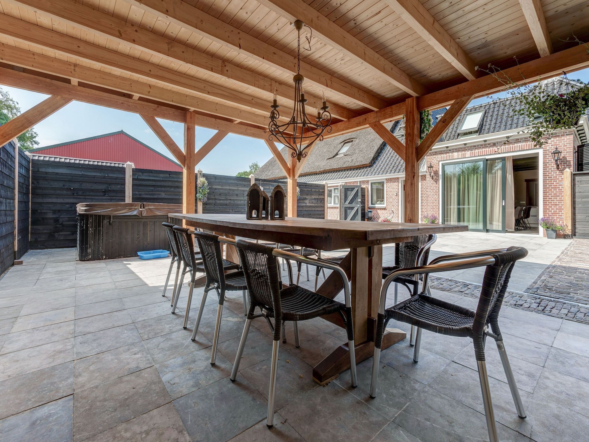 Het terras van Boerderij Koatstertille in Friesland