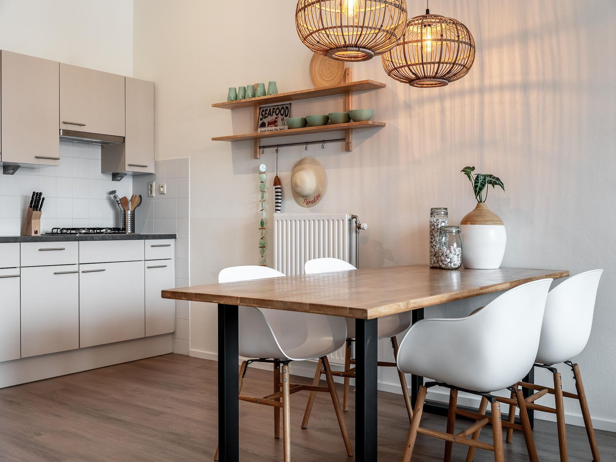 De eetkamer van Scheveningen Harbour 56 in Den Haag