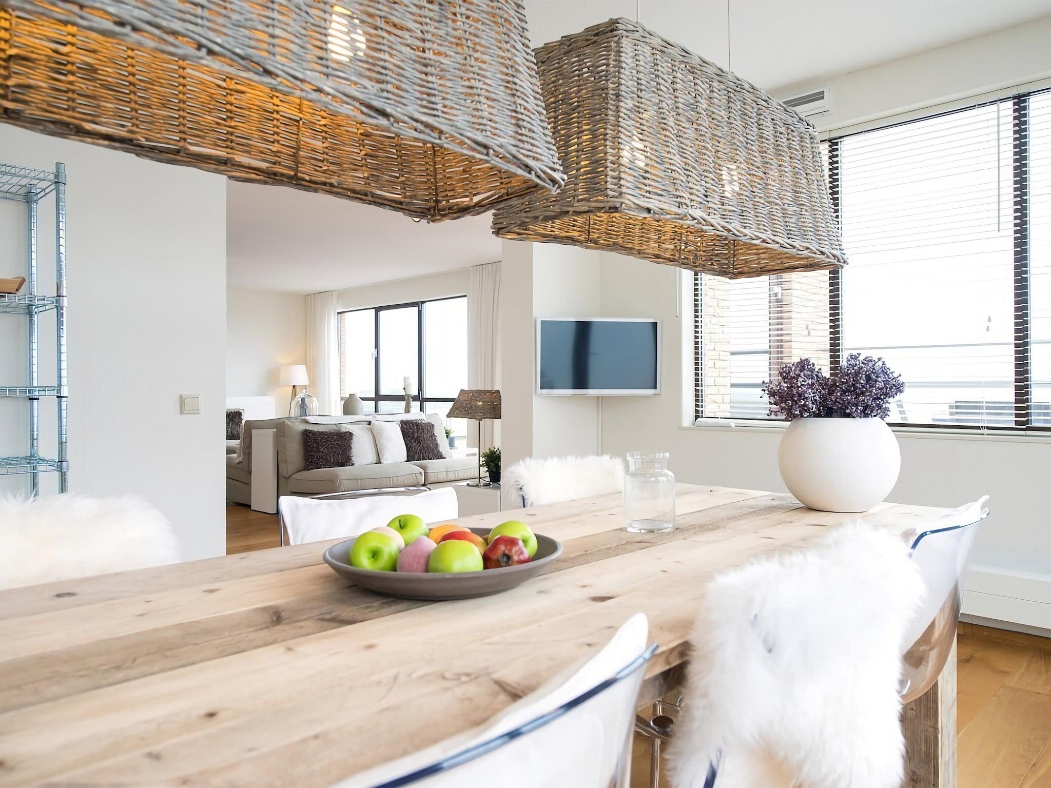 De eetkamer van Scheveningen Harbour 32 in Den Haag