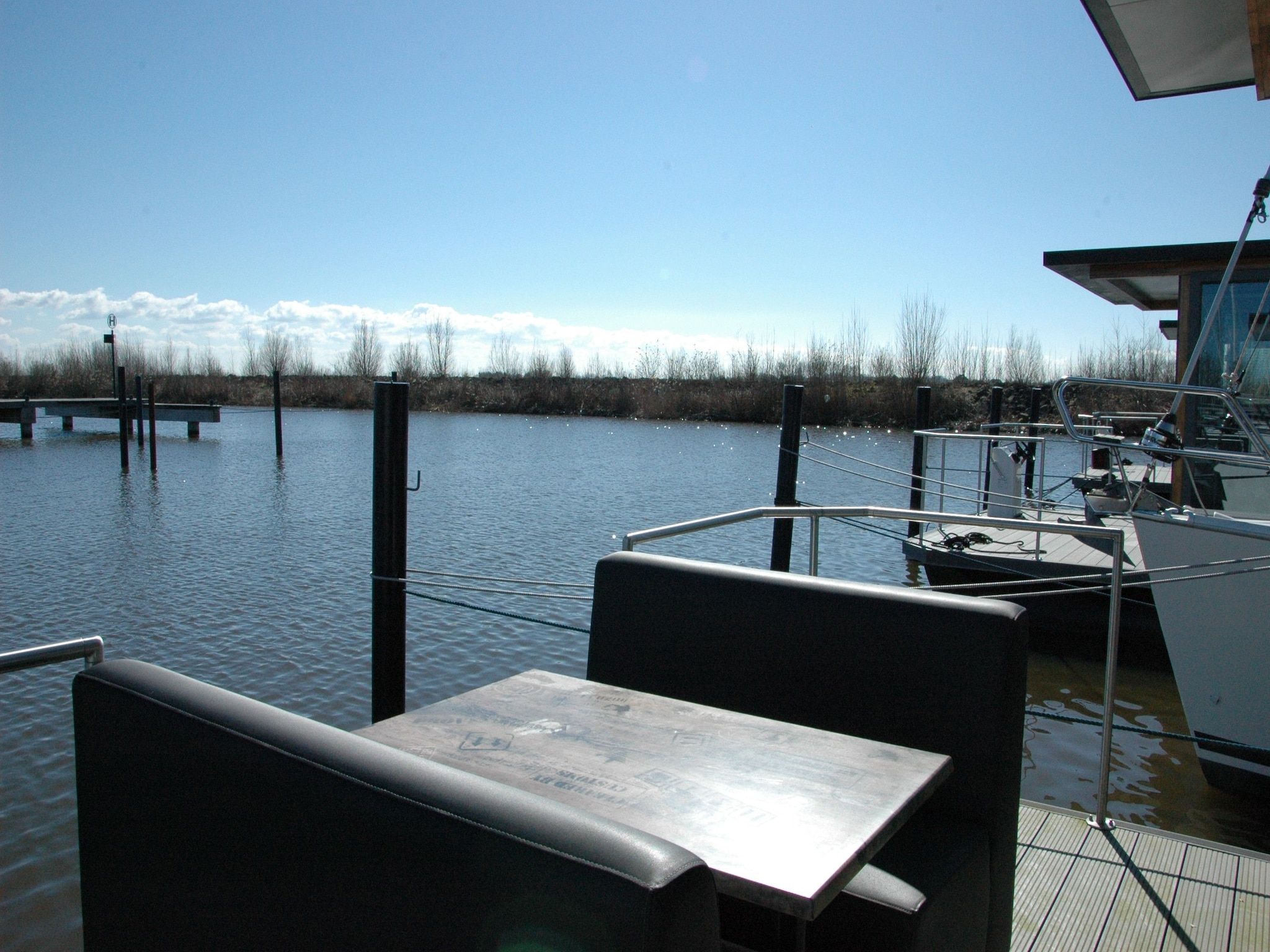 Het terras van Boot Zonder Naam in Volendam