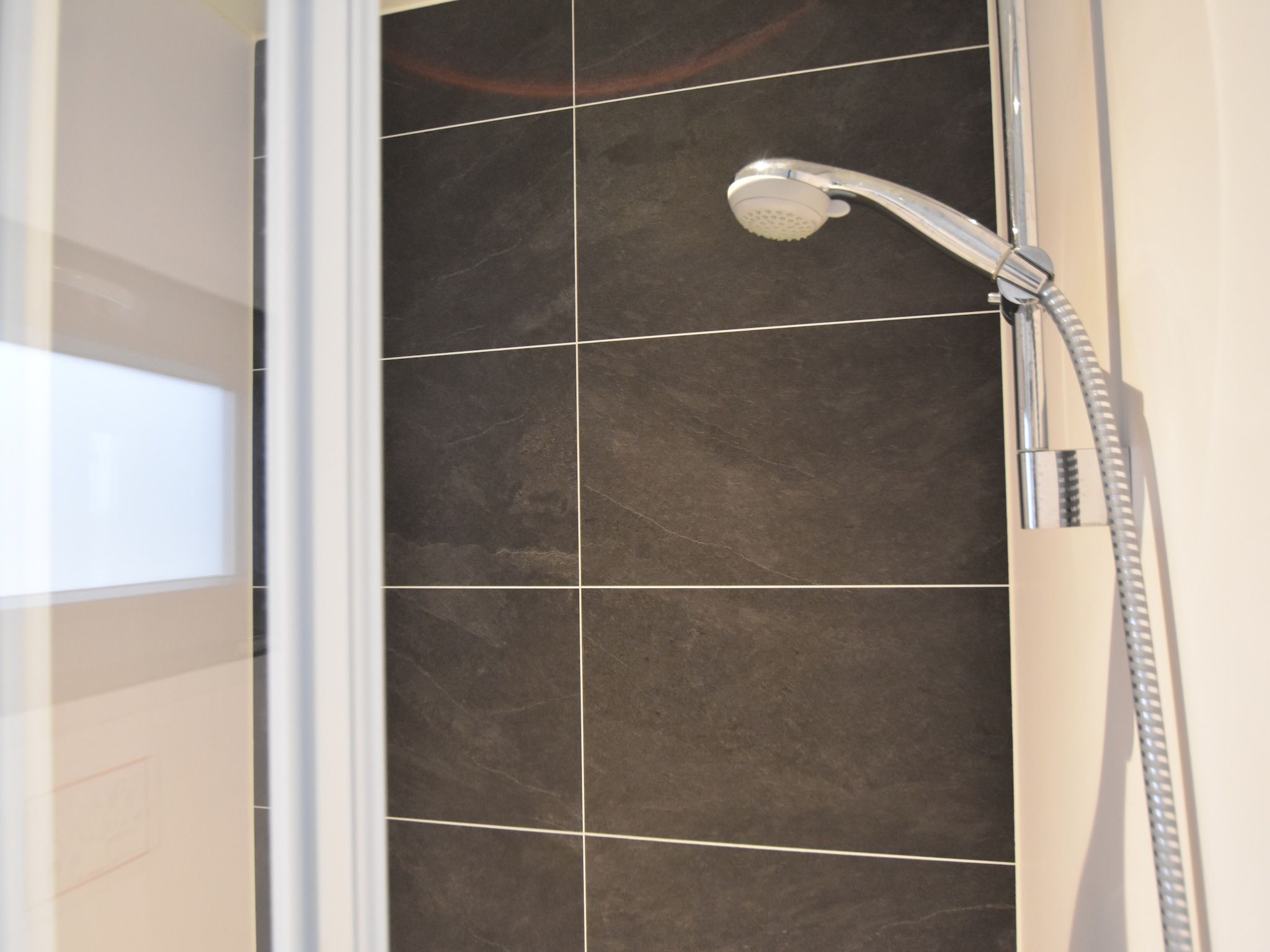 De badkamer van Boot Zonder Naam in Volendam