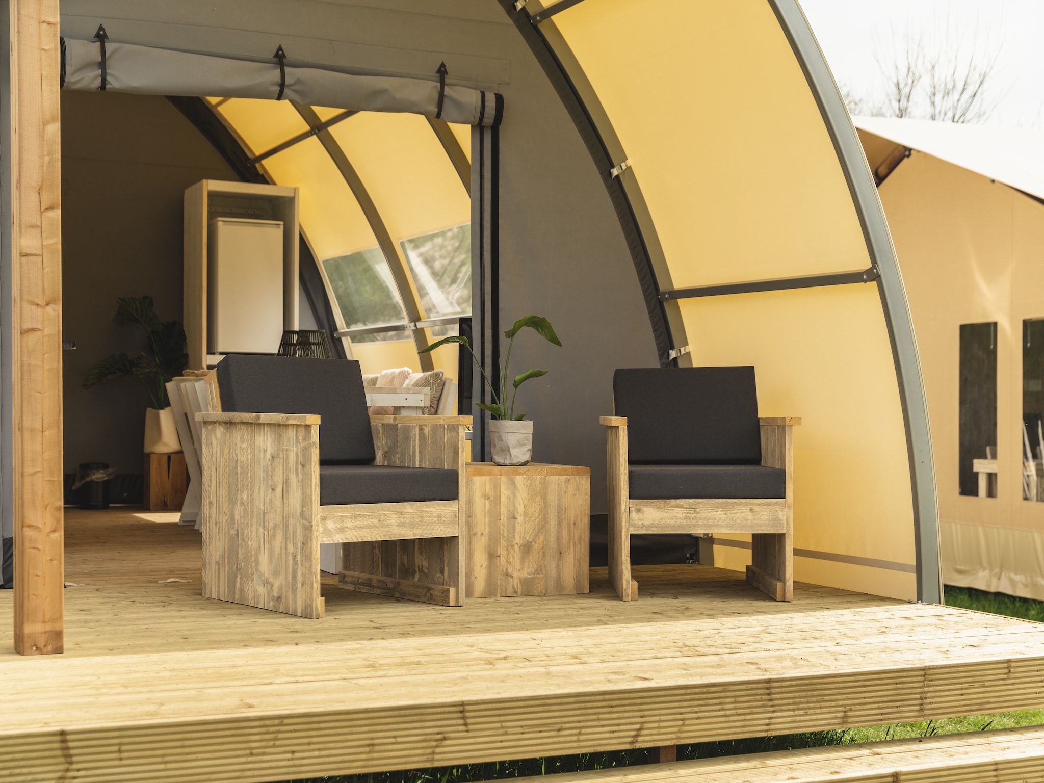 Het terras van Vakantiepark Mölke 31 in Zuna