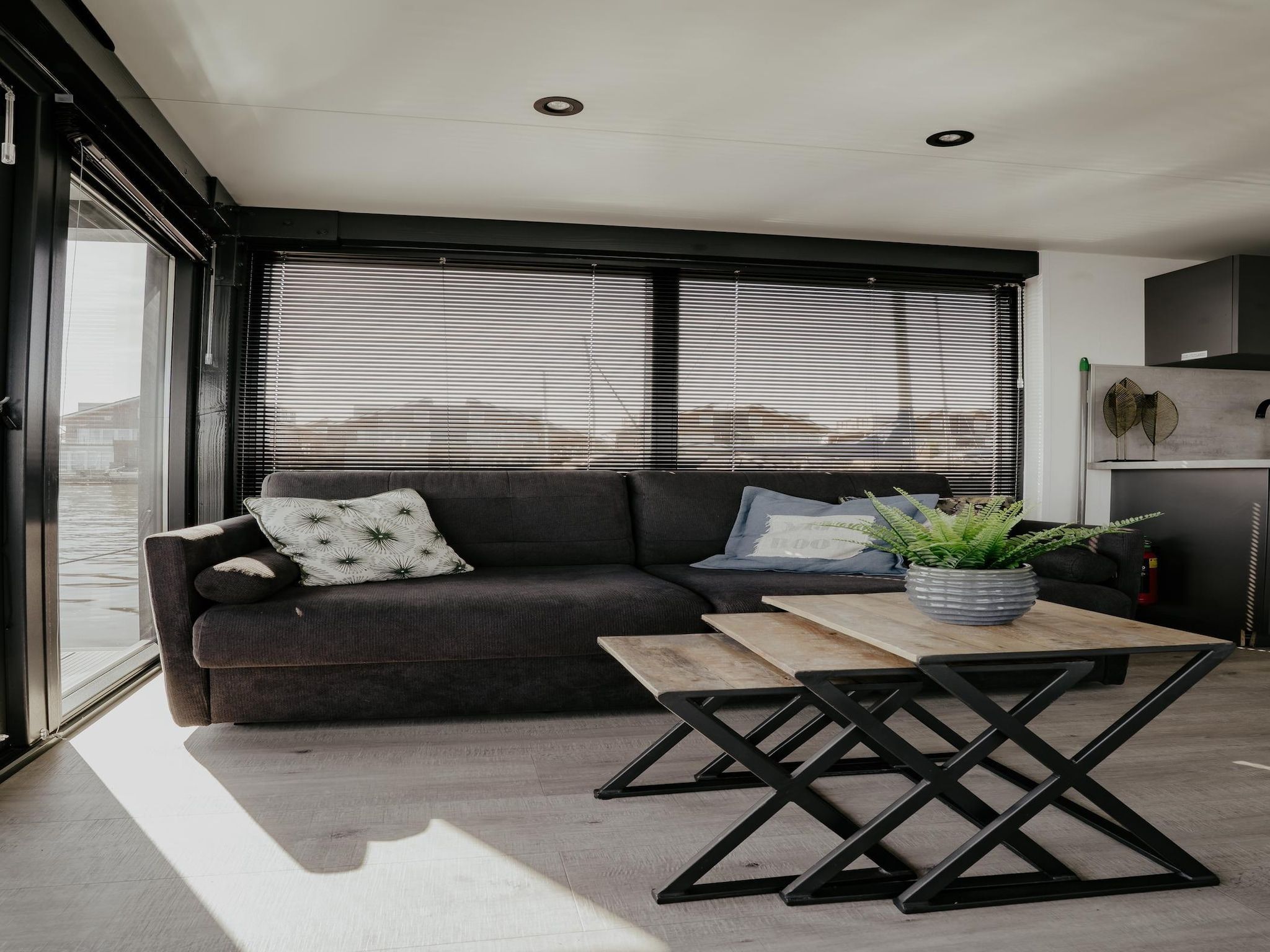 De woonkamer van Waterpark de Meerparel 11 in Uitgeest