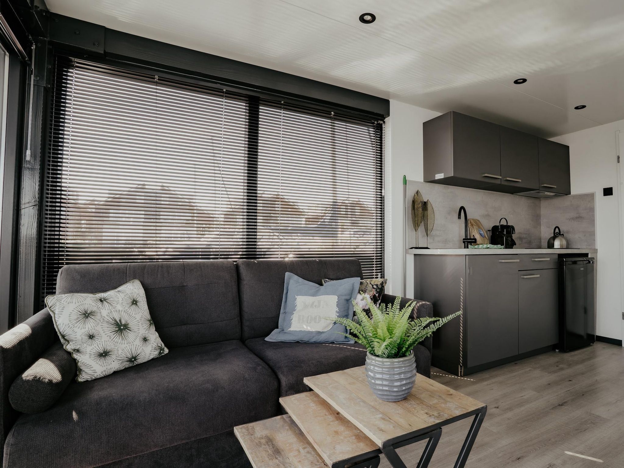 De woonkamer van Waterpark de Meerparel 11 in Uitgeest