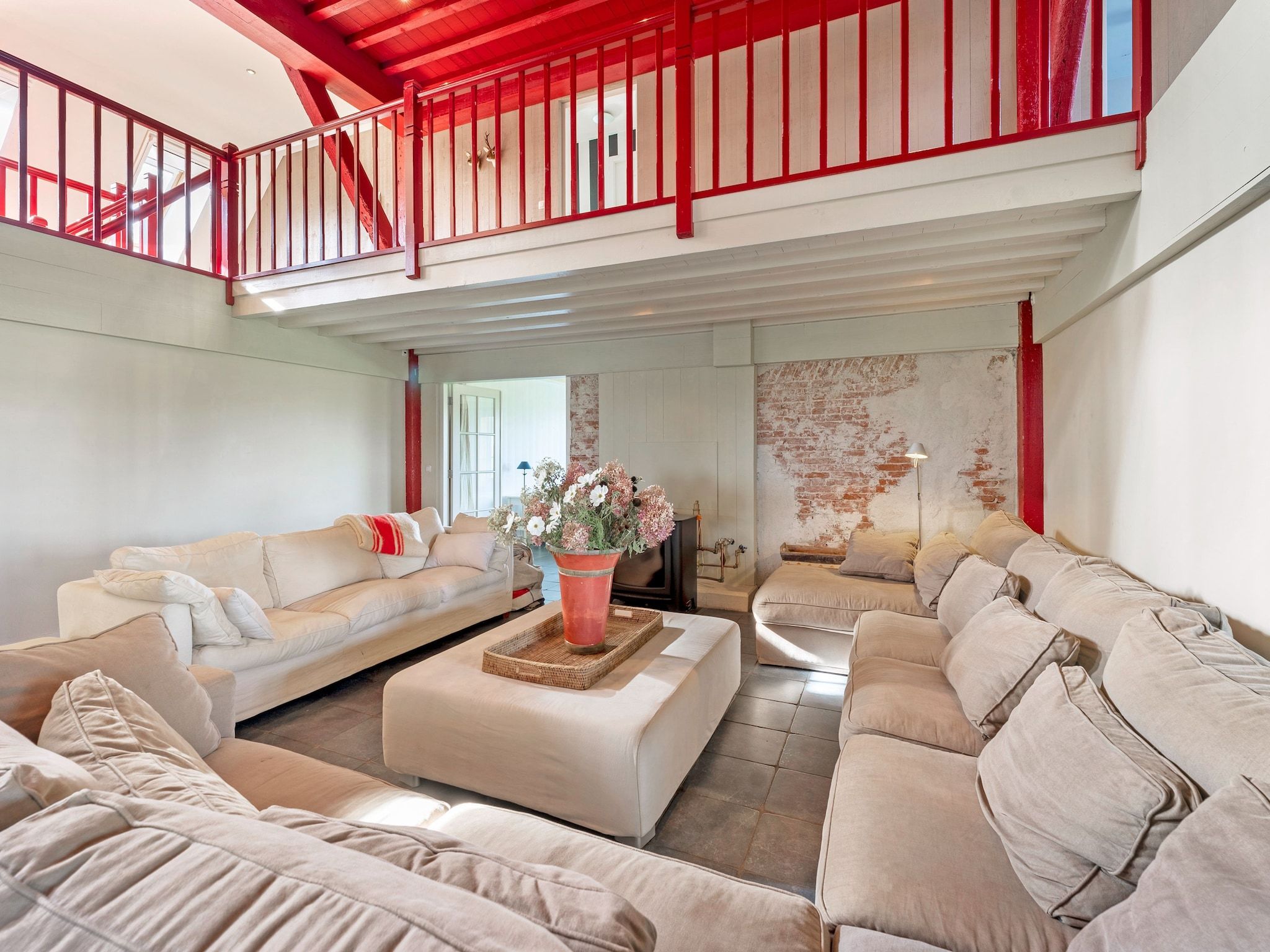 De woonkamer van De Pauwenhof in Heiloo