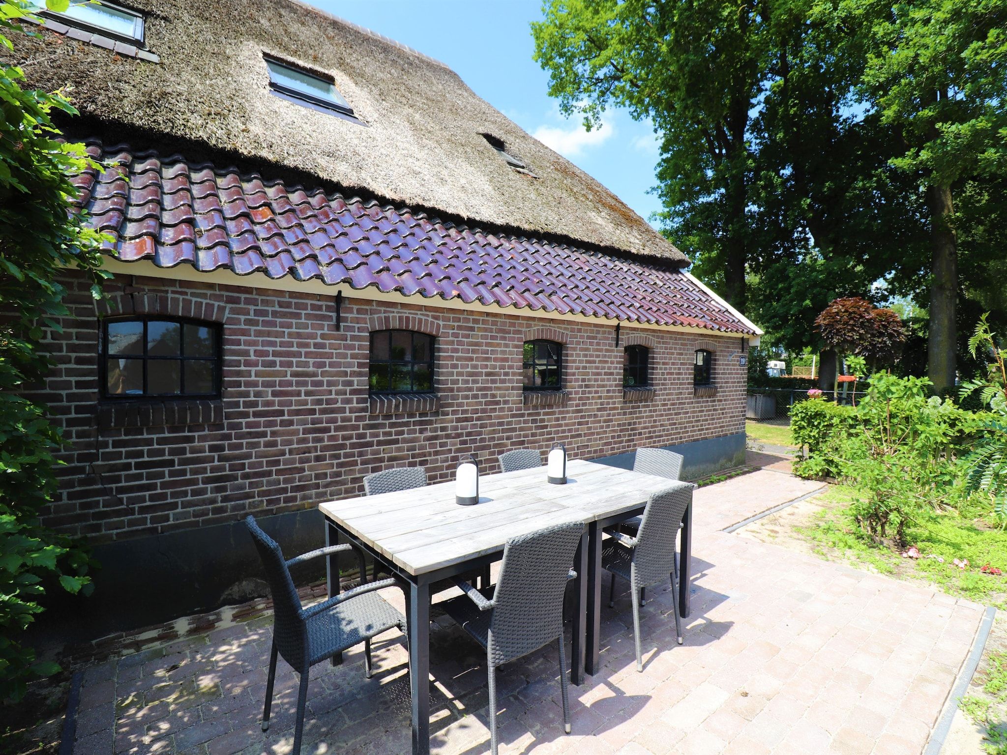 De tuin van Woonboerderij Bij Erve Mulder in Dalerveen